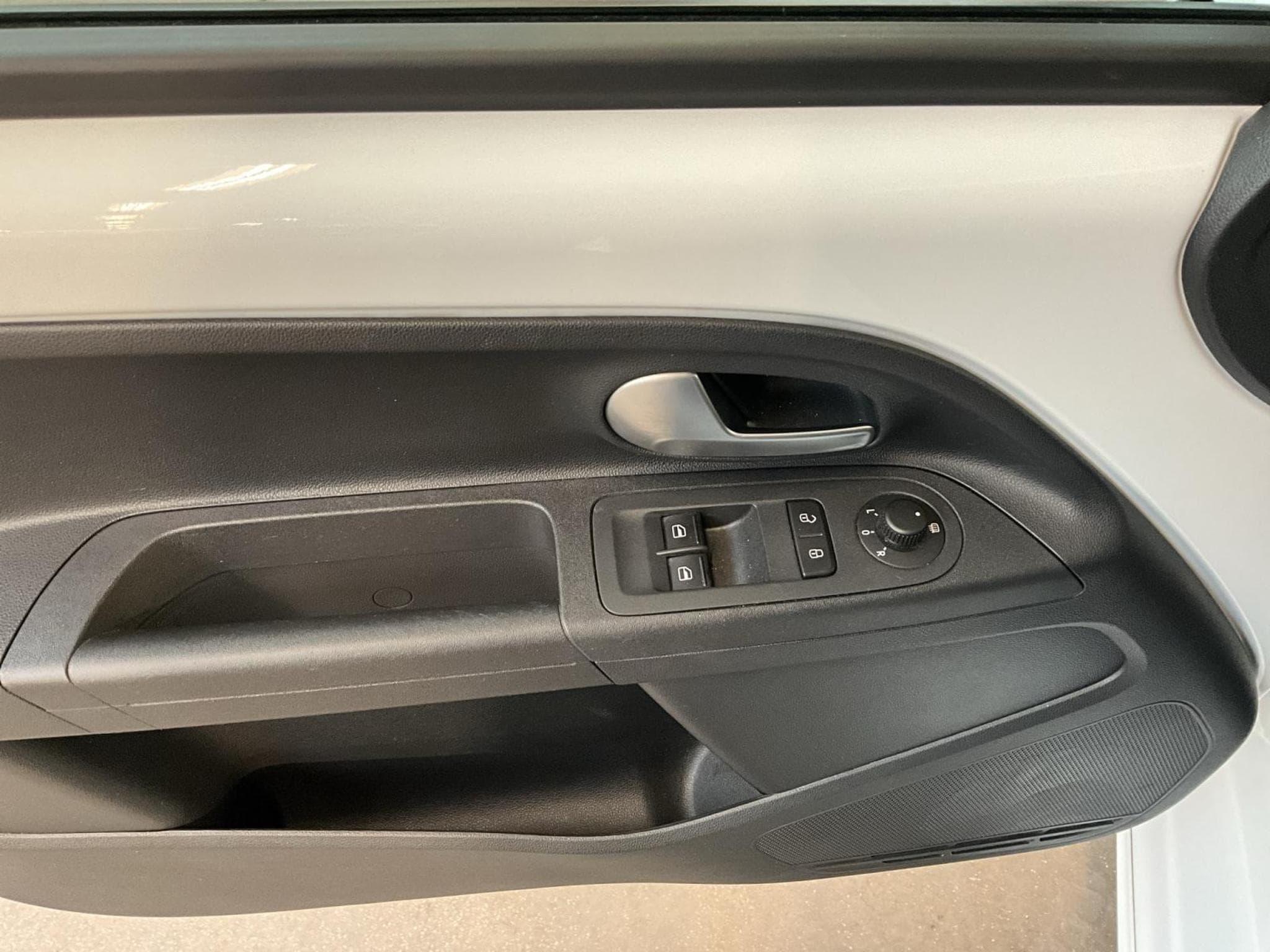 VW UP 32kWh+Style+P.Conf.+P.Ass.+Sound (2021) - Foto 14