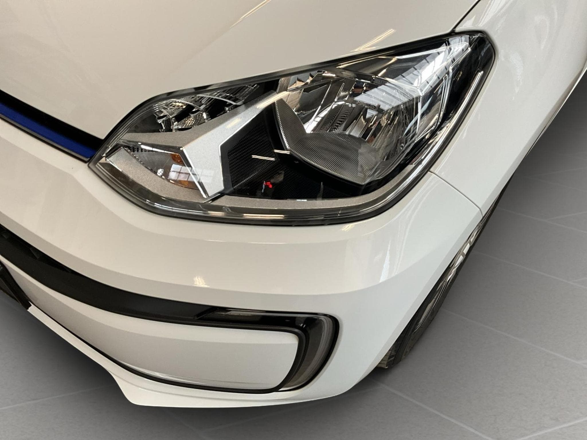 VW UP 32kWh+Style+P.Conf.+P.Ass.+Sound (2021) - Foto 17