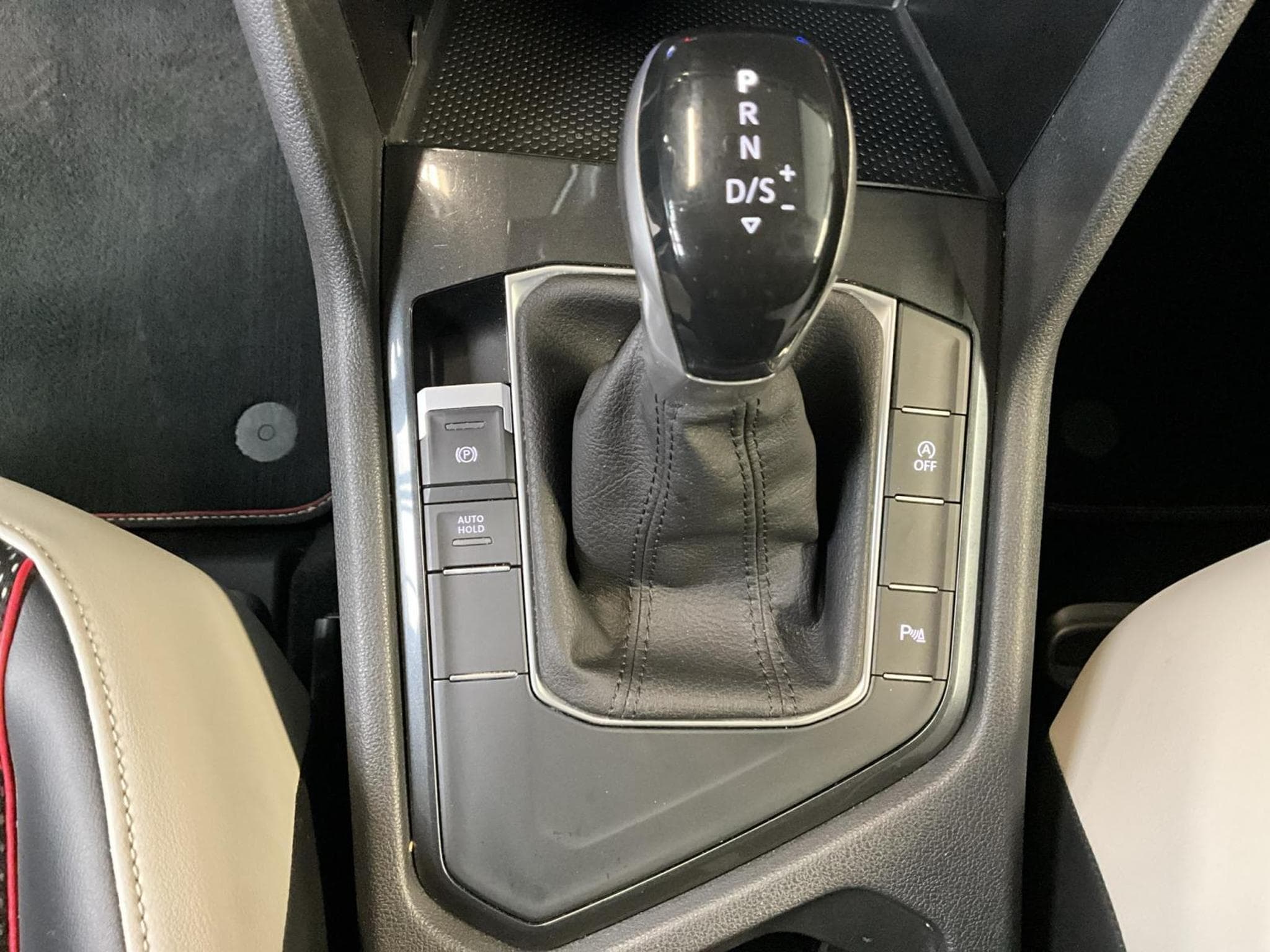 VW Tiguan Life-Urban-Sport+DSG+RearView+Navi (2024) - Foto 12