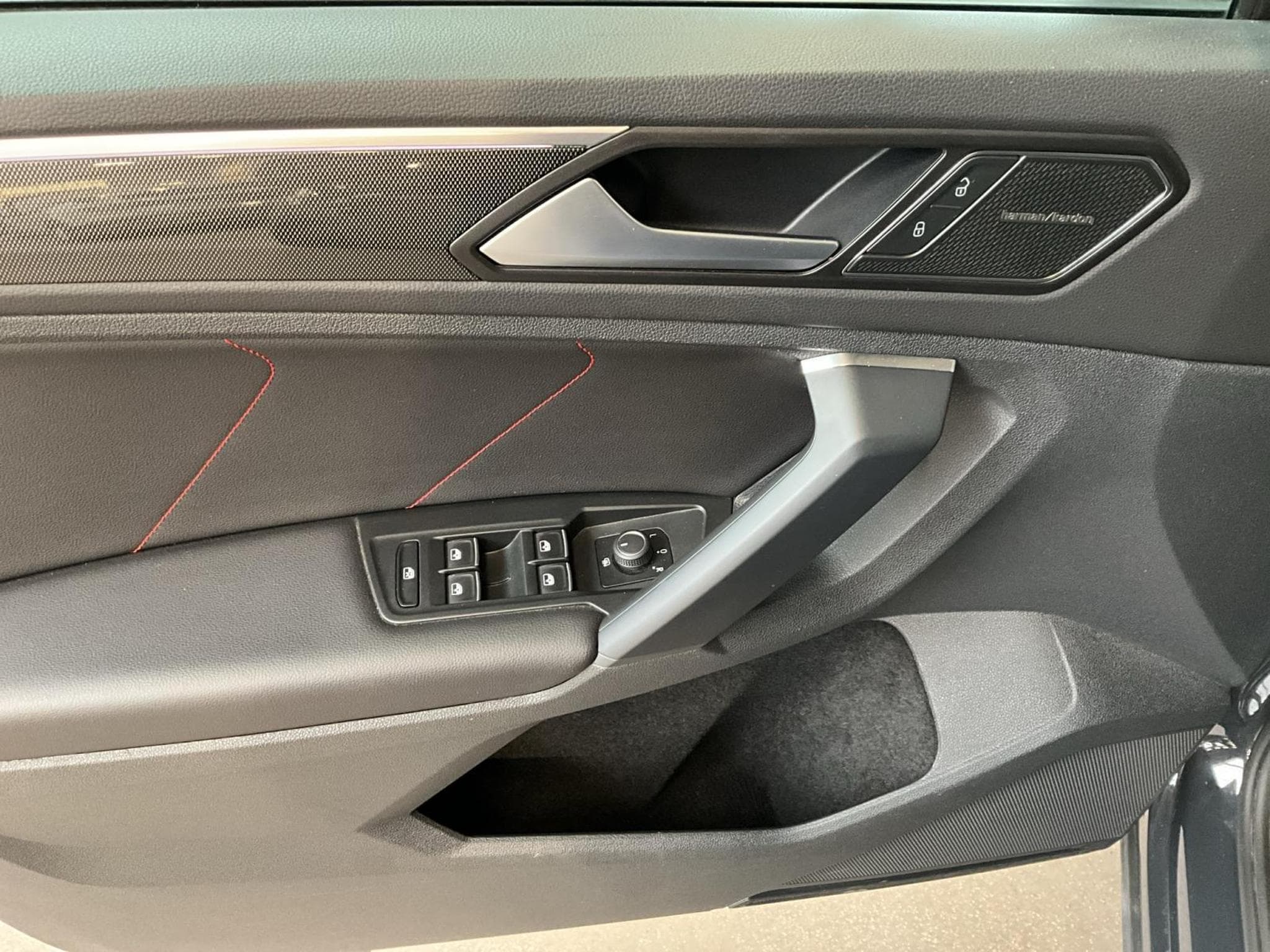 VW Tiguan Life-Urban-Sport+DSG+RearView+Navi (2024) - Foto 14