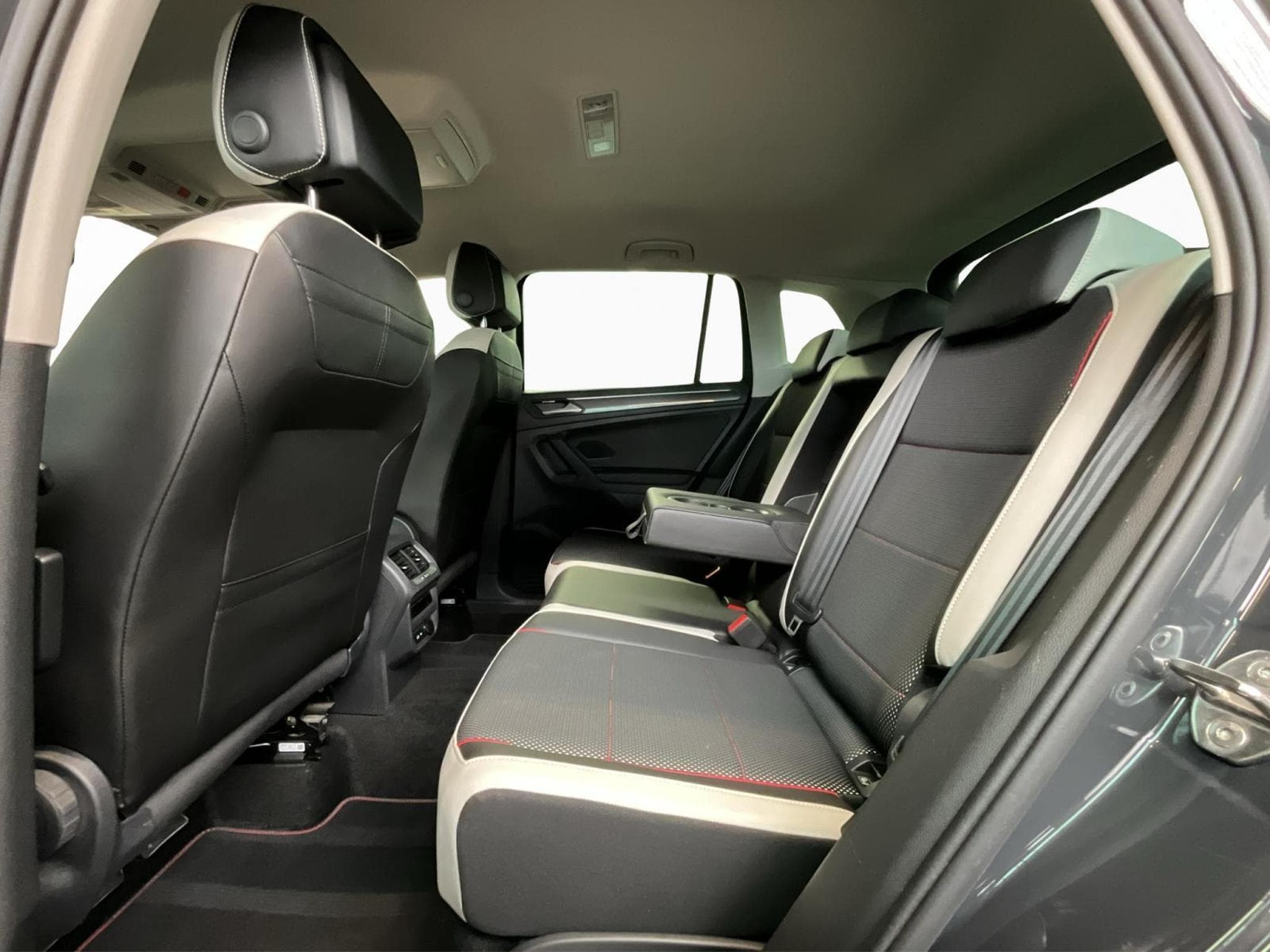 VW Tiguan Life-Urban-Sport+DSG+RearView+Navi (2024) - Foto 15