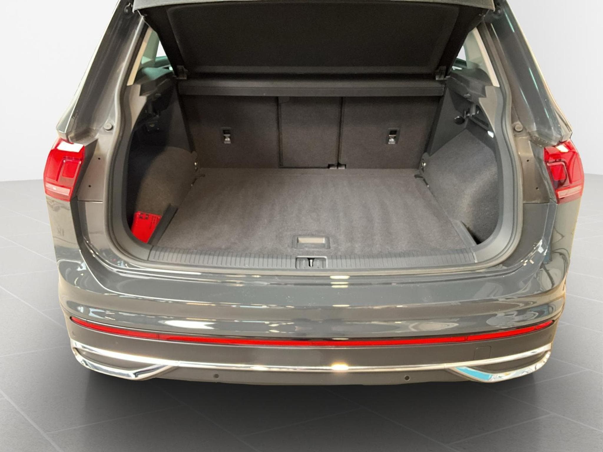 VW Tiguan Life-Urban-Sport+DSG+RearView+Navi (2024) - Foto 16