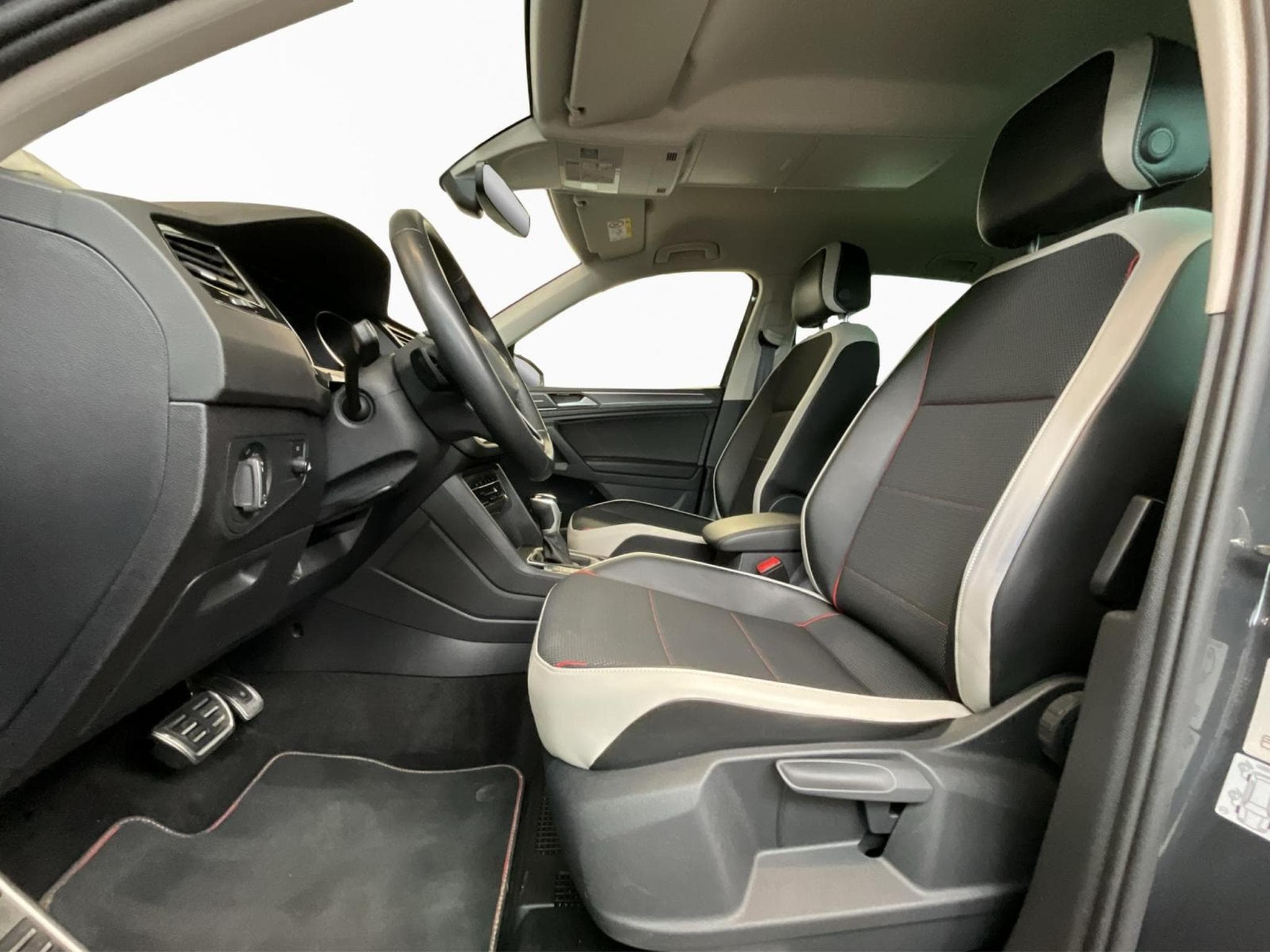 VW Tiguan Life-Urban-Sport+DSG+RearView+Navi (2024) - Foto 9