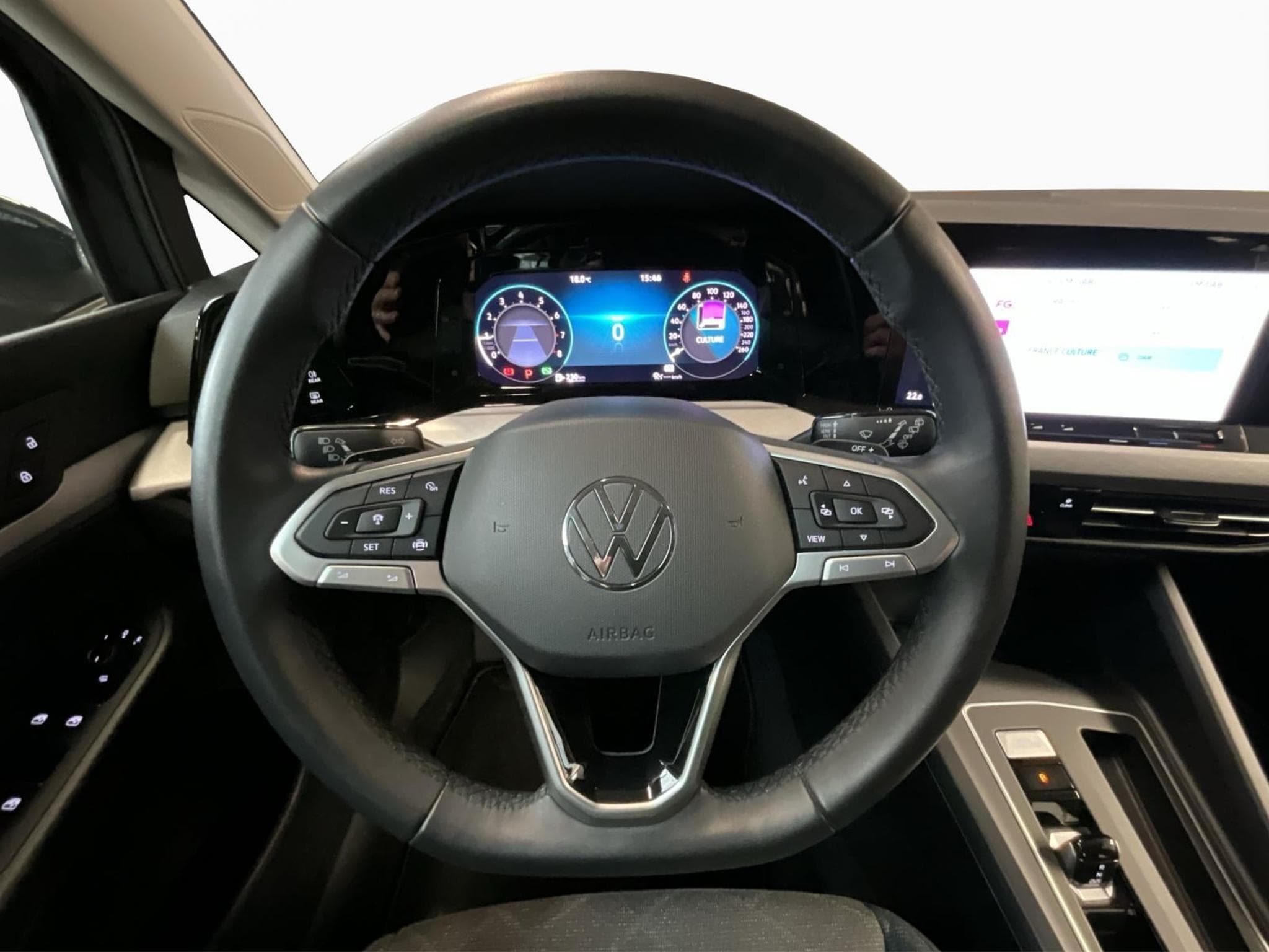 VW Golf Life+DSG+Led+LM17+Digi+ (2024) - Foto 10
