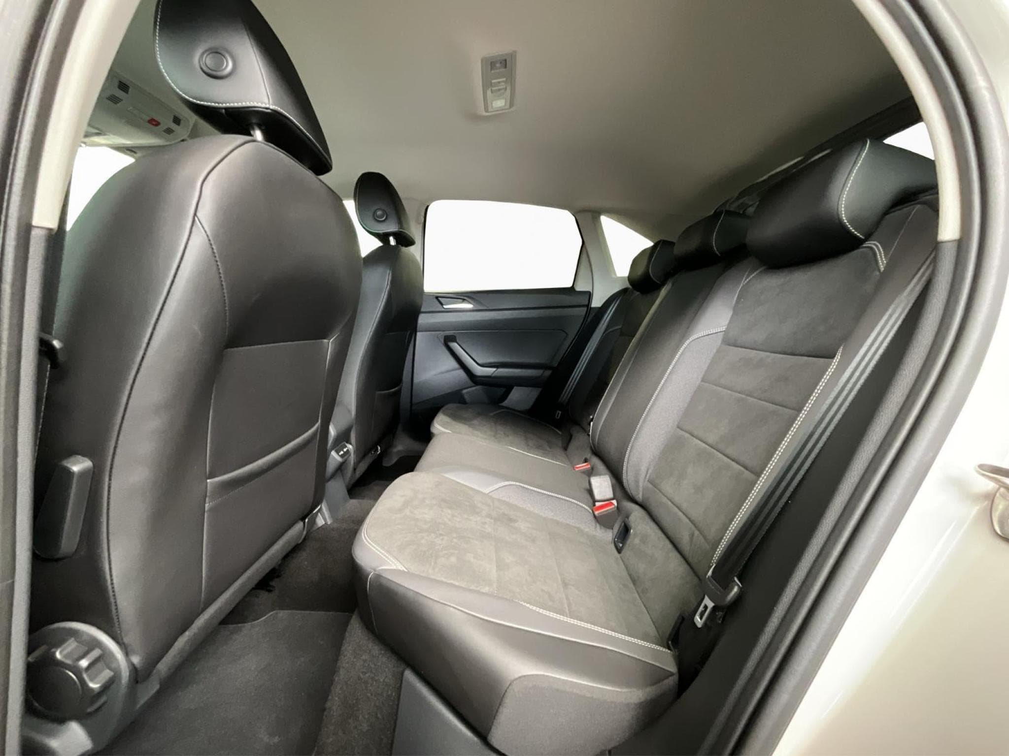 VW Taigo Style+DSG+LED+AHK+Navi (2022) - Foto 15