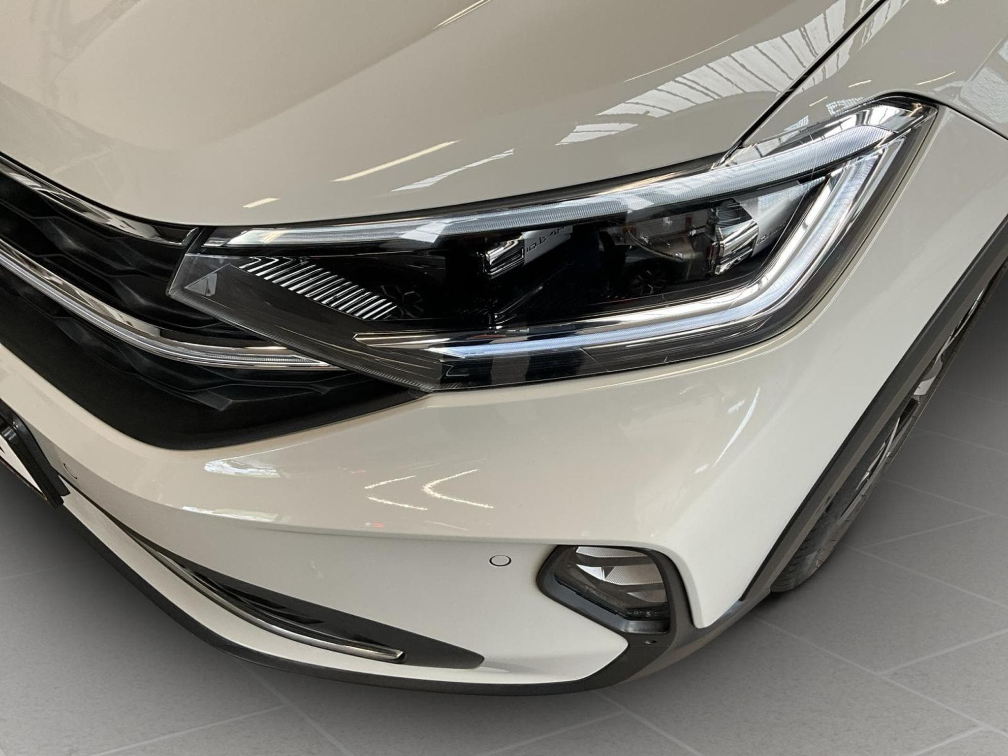 VW Taigo Style+DSG+LED+AHK+Navi (2022) - Foto 17