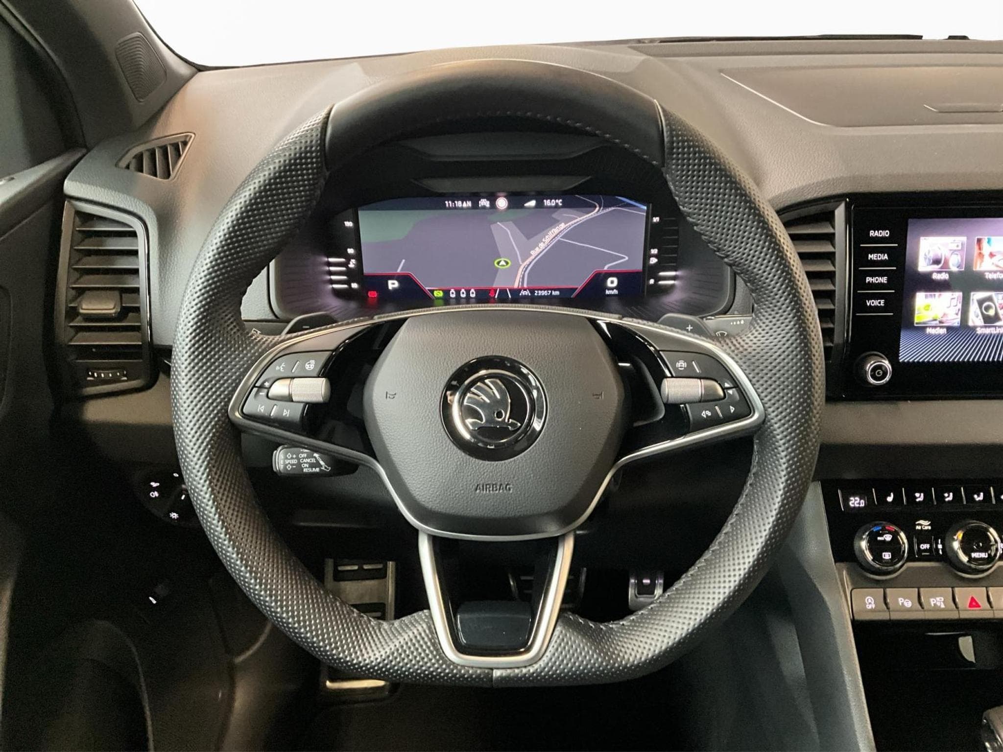 Skoda Karoq Sportline+DSG+4x4+SUITE+Kessy+ACC (2024) - Foto 12