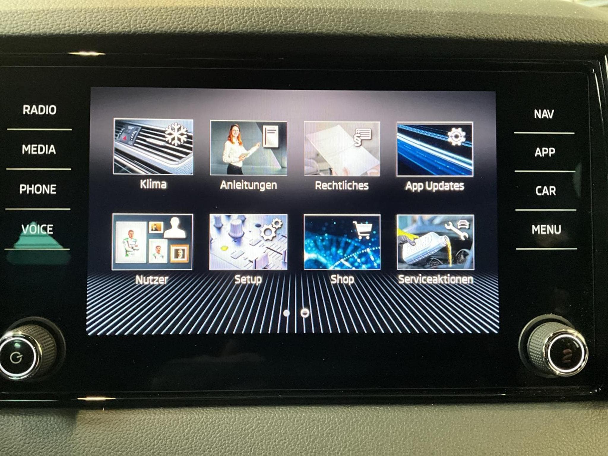 Skoda Karoq Sportline+DSG+4x4+SUITE+Kessy+ACC (2024) - Foto 16