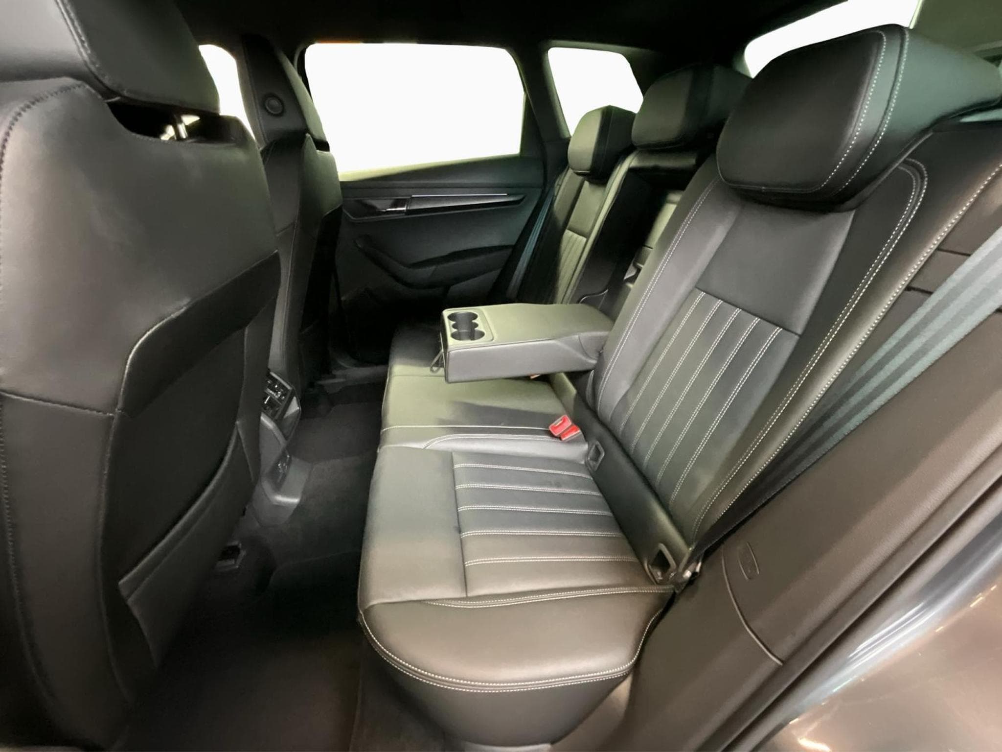 Skoda Karoq Sportline+DSG+4x4+SUITE+Kessy+ACC (2024) - Foto 17