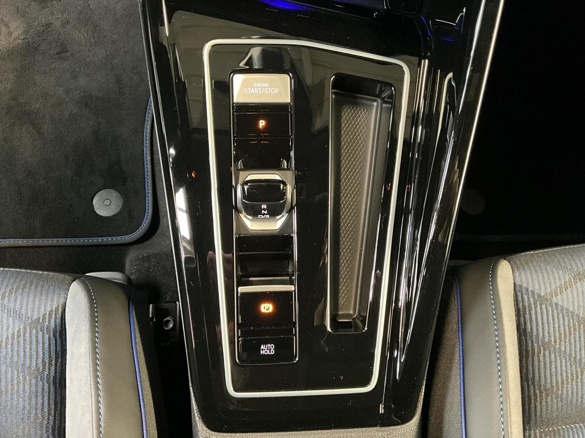 VW Golf R+Perf+DSG+4M+Pano+Led (2025) - Foto 12