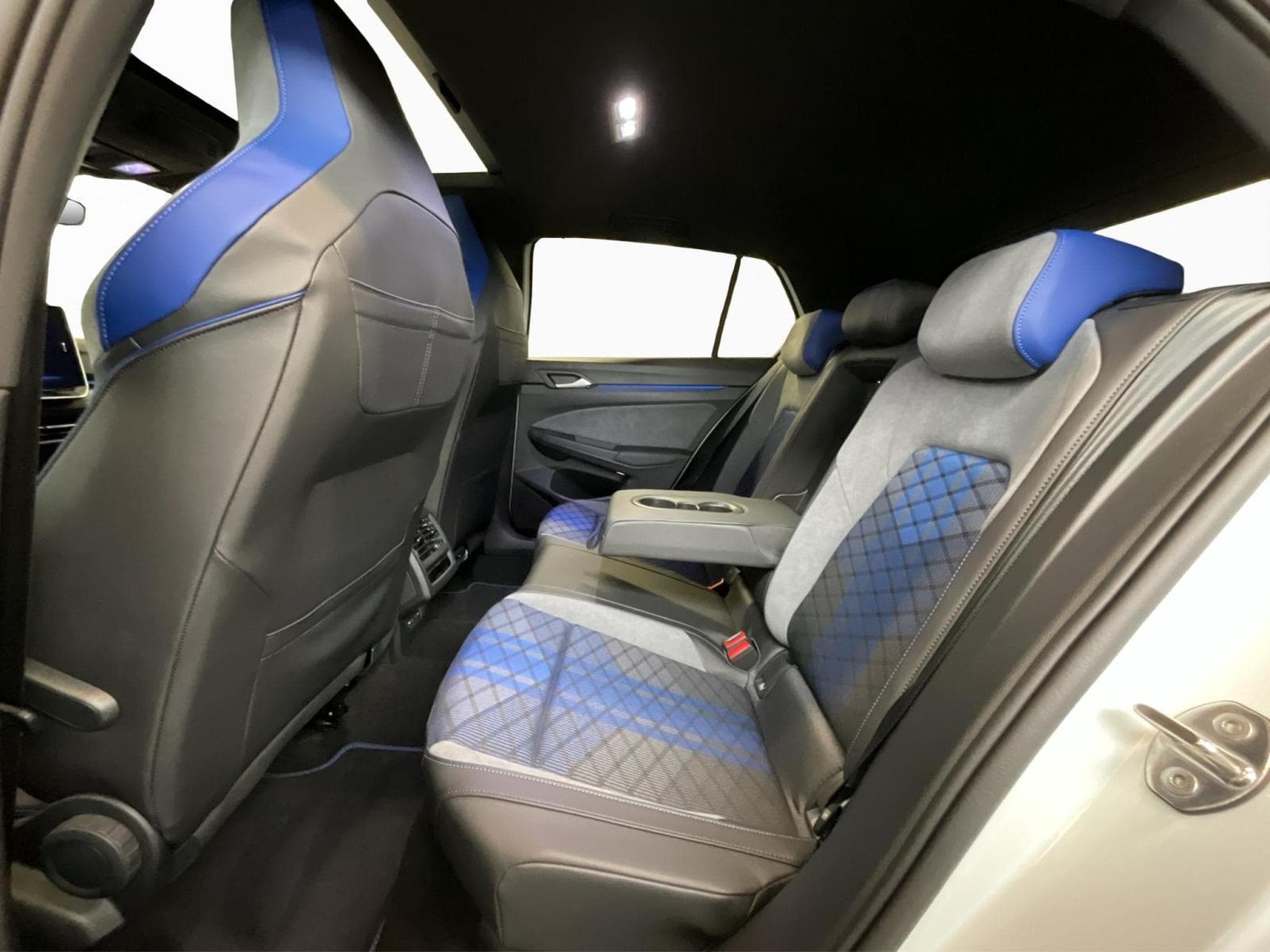 VW Golf R+Perf+DSG+4M+Pano+Led (2025) - Foto 16