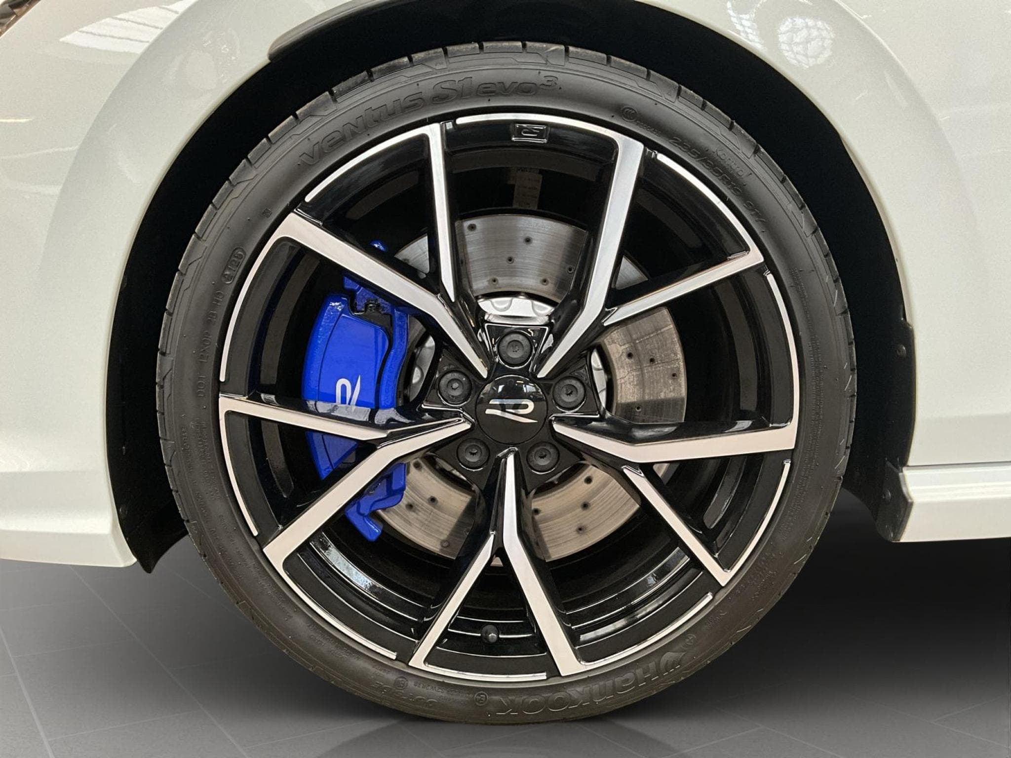 VW Golf R+Perf+DSG+4M+Pano+Led (2025) - Foto 8