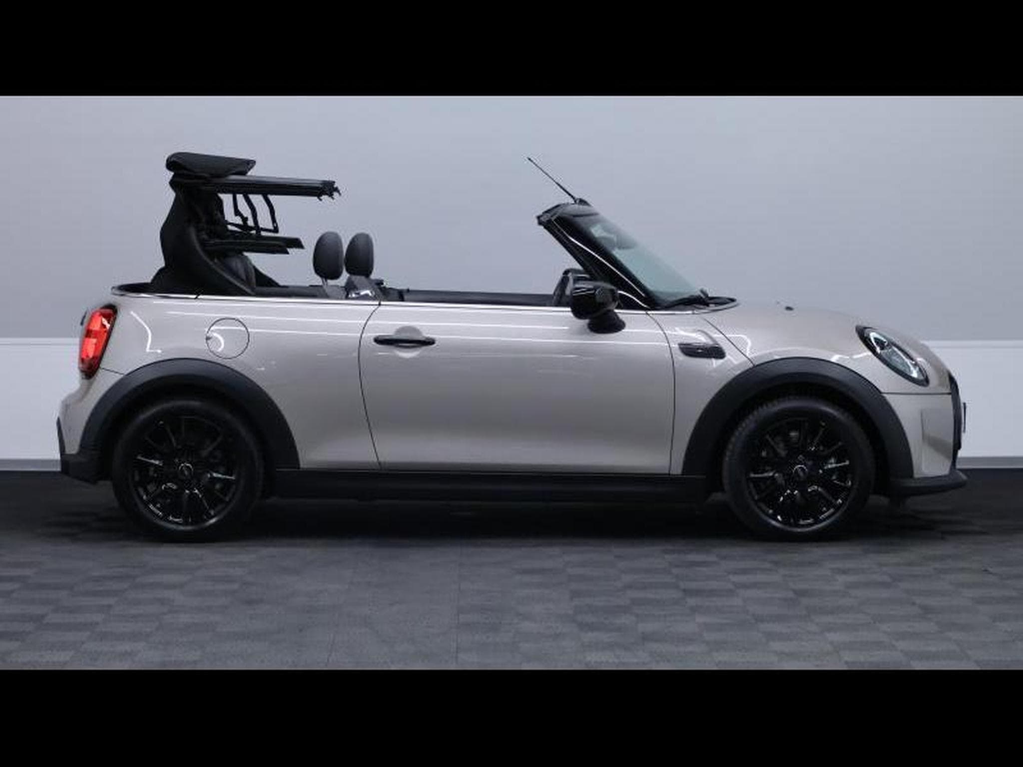 MINI Cooper cabriolet 136cv steptronic (2023) - Photo 11