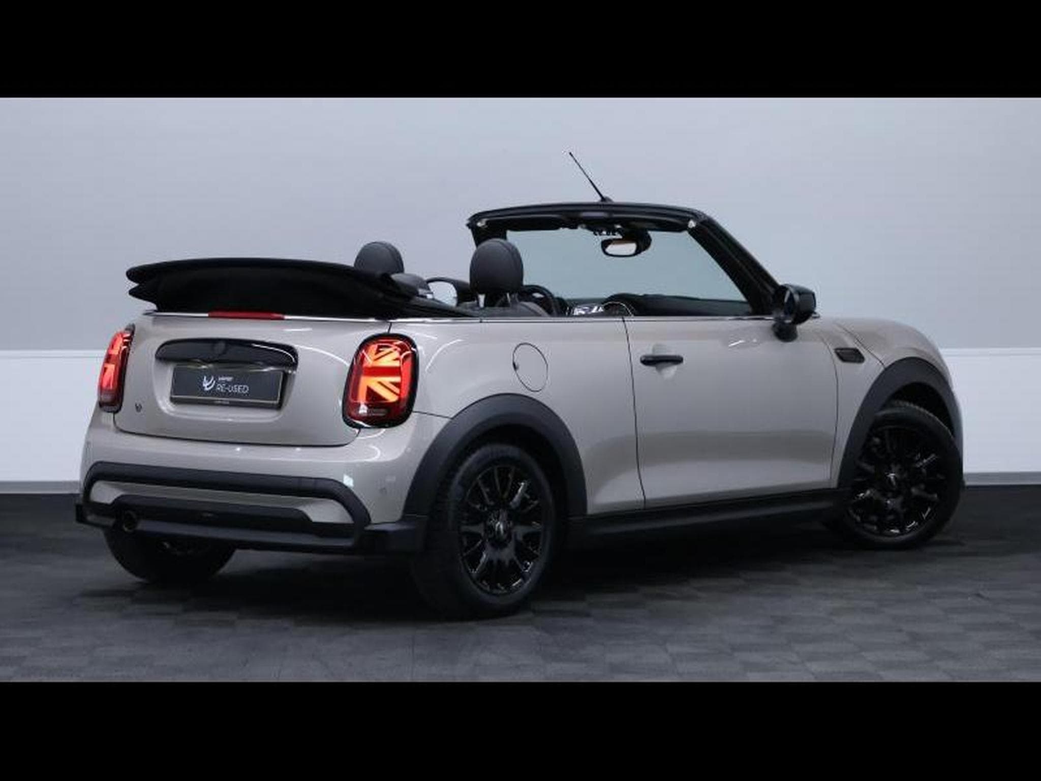MINI Cooper cabriolet 136cv steptronic (2023) - Photo 13