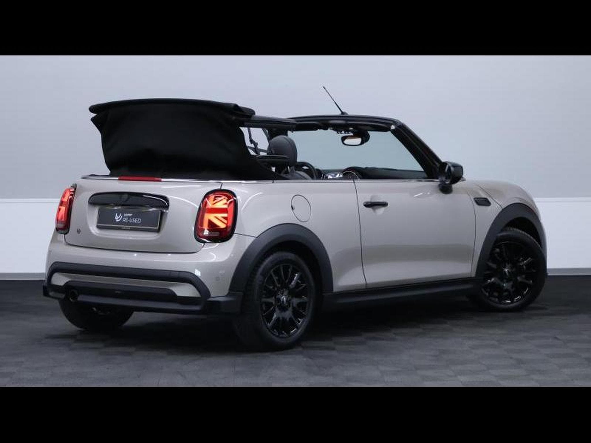 MINI Cooper cabriolet 136cv steptronic (2023) - Photo 14