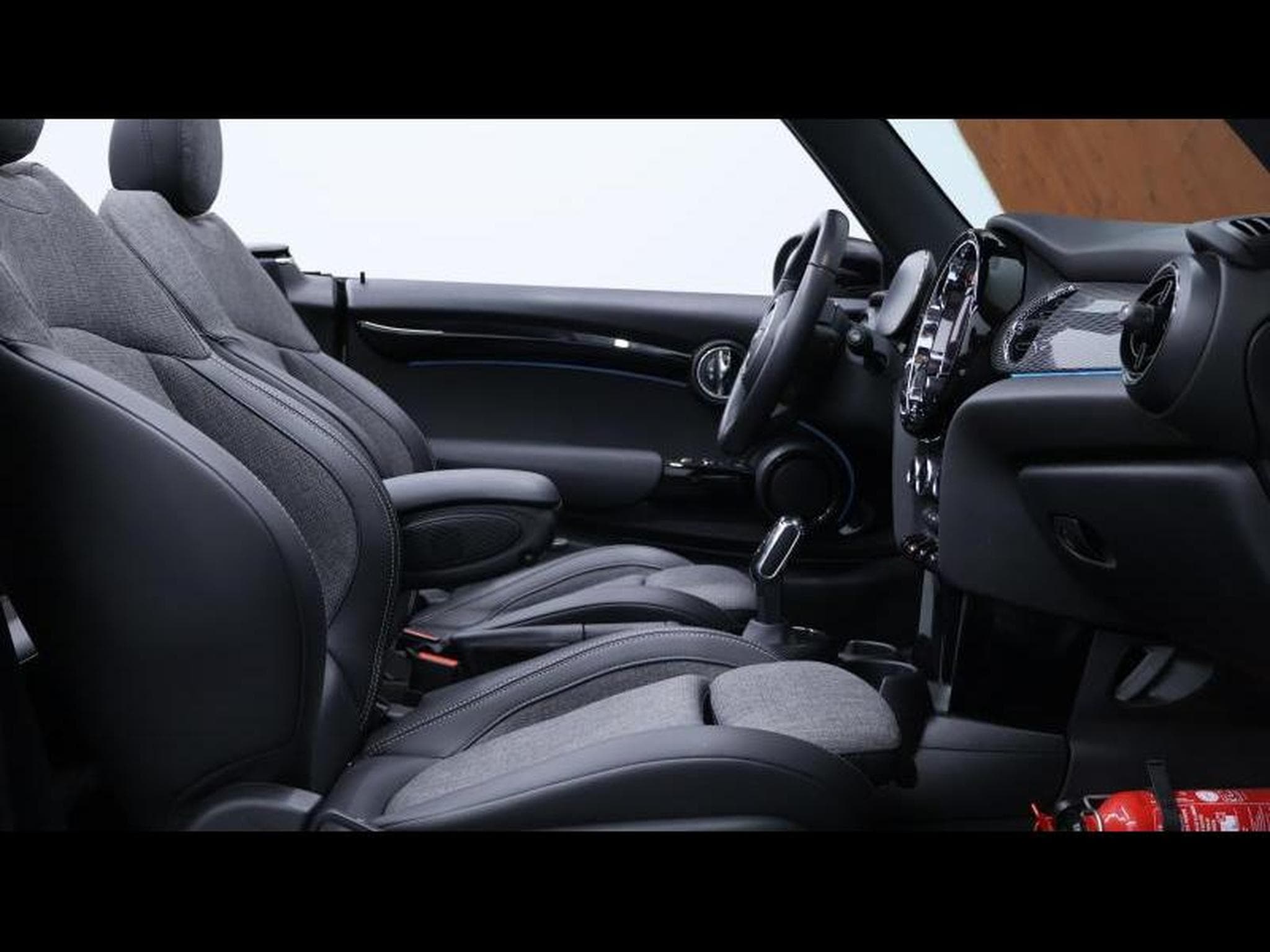 MINI Cooper cabriolet 136cv steptronic (2023) - Photo 23