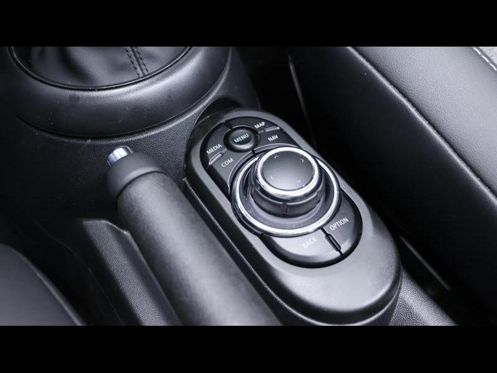 MINI Cooper cabriolet 136cv steptronic (2023) - Photo 35