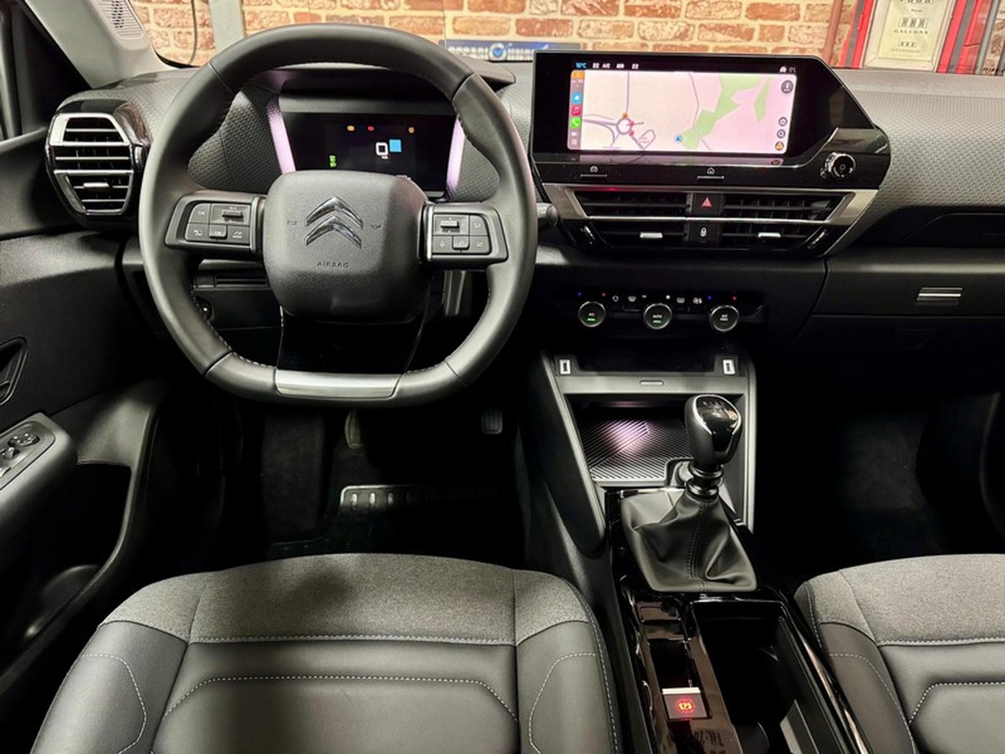 Citroen C4 C4 1.2 131cv MAX Navi/LED/ClimA/Cam360/ALU18 (2024) - Photo 4