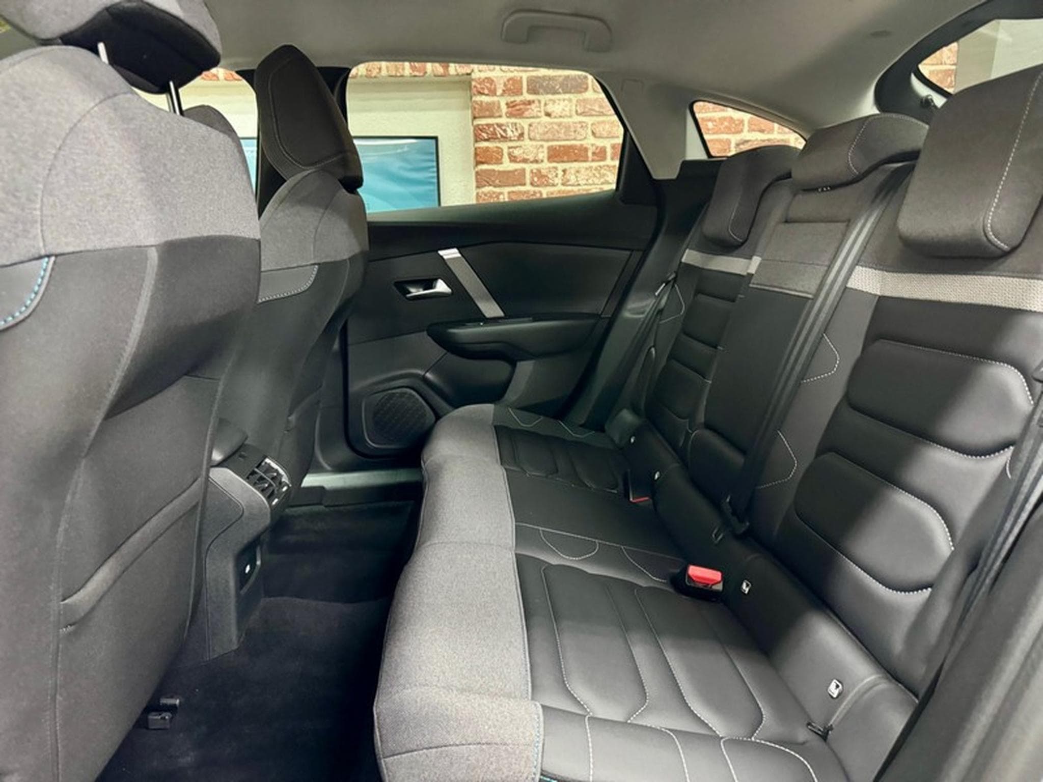 Citroen C4 C4 1.2 131cv MAX Navi/LED/ClimA/Cam360/ALU18 (2024) - Photo 6