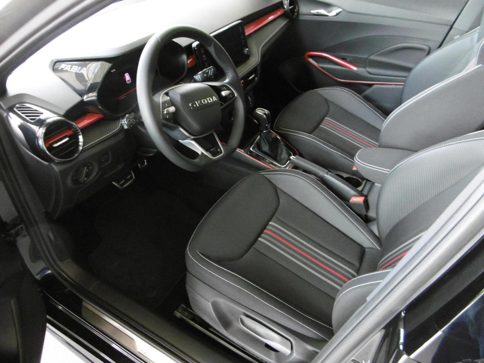 Skoda Fabia Monte Carlo 1.0 (2026) - Photo 2