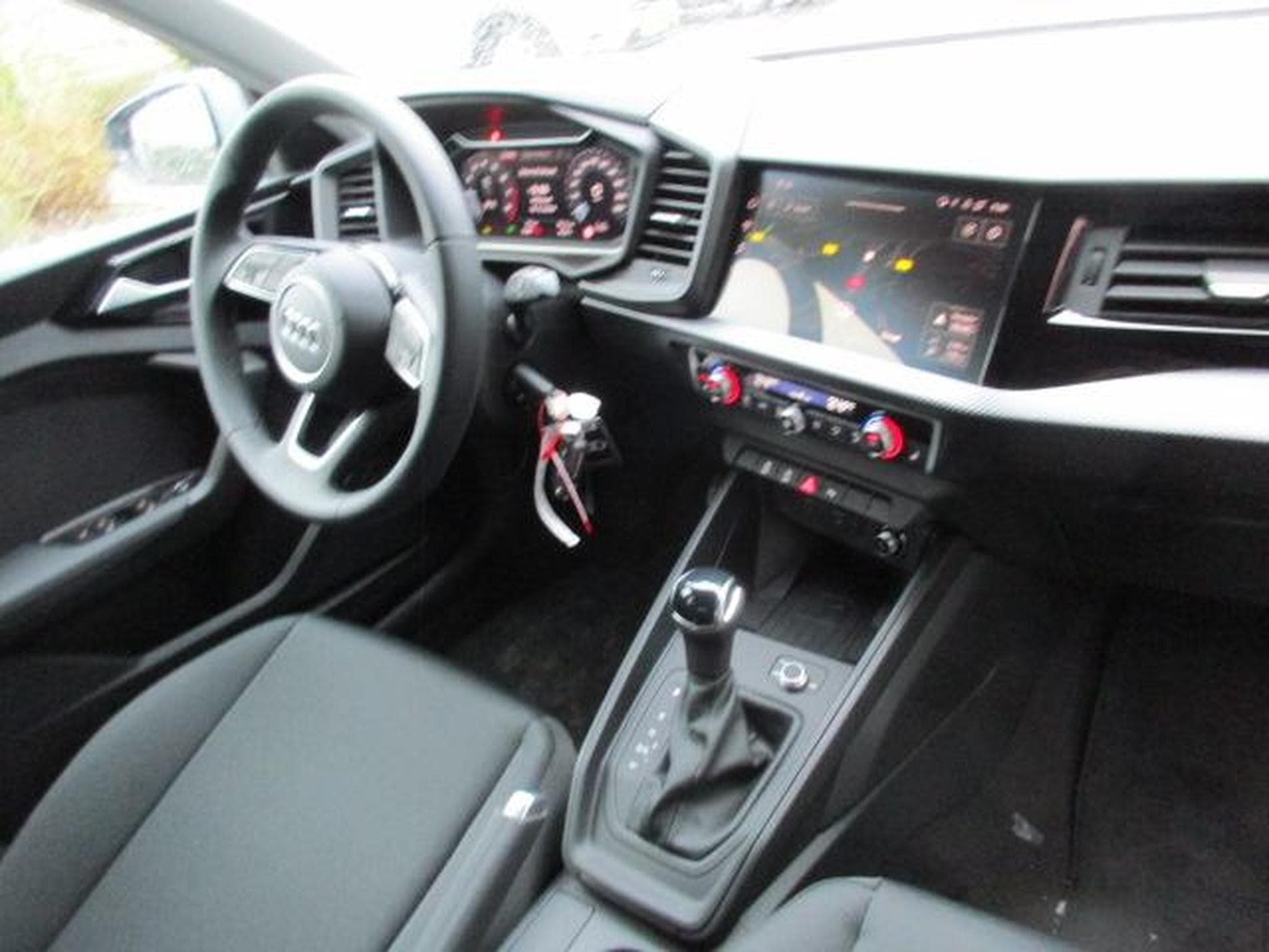 Audi A1 Sportback S line (2025) - Photo 6