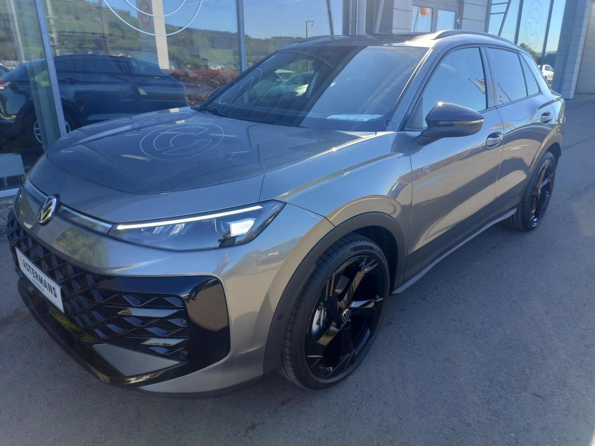 VW T-Roc R-Line 1.5 eTSI (2026) - Photo 1