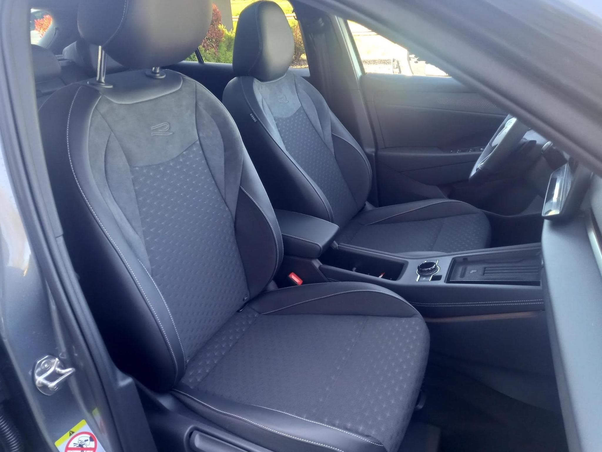 VW T-Roc R-Line 1.5 eTSI (2026) - Photo 11