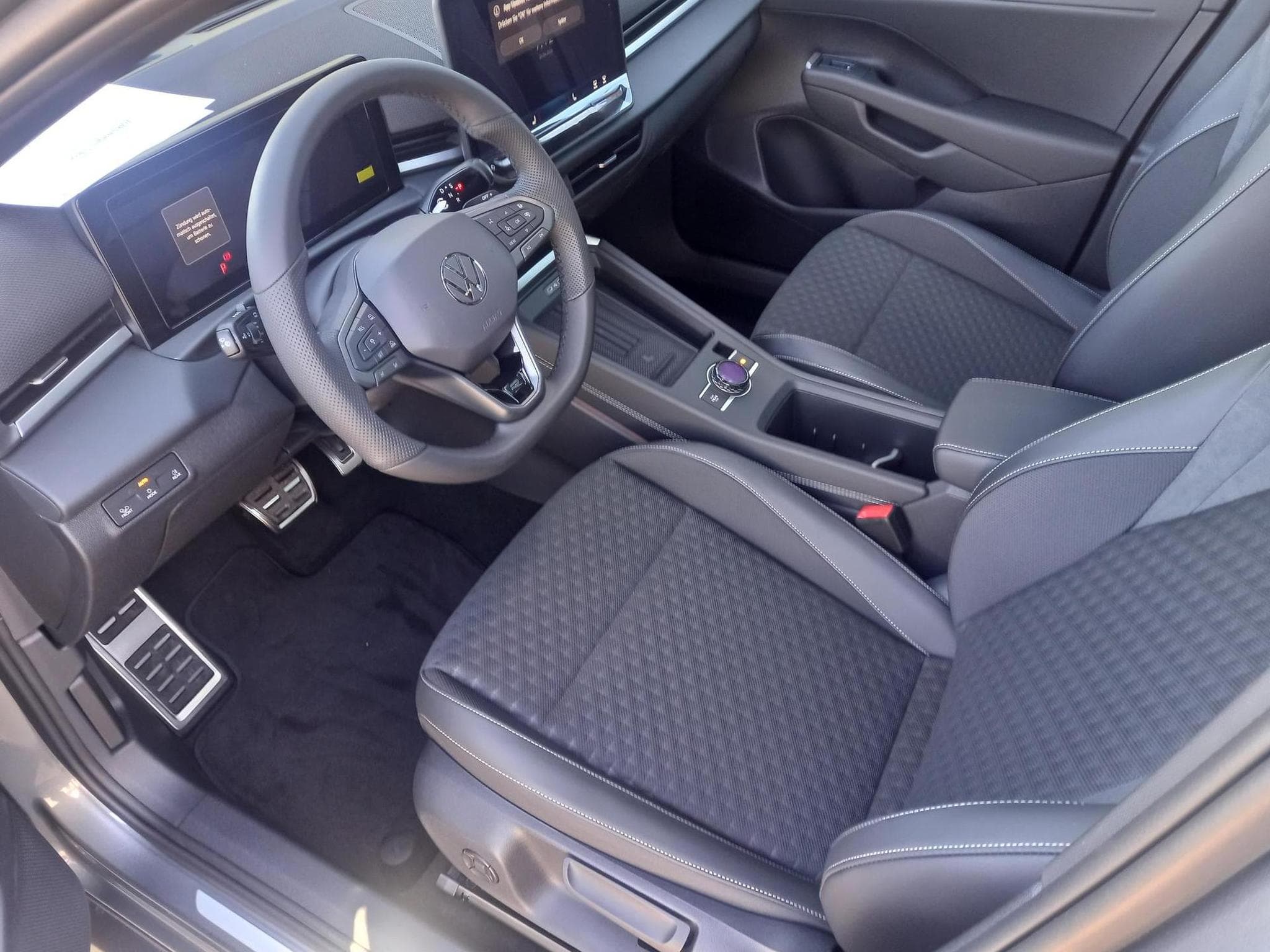 VW T-Roc R-Line 1.5 eTSI (2026) - Photo 2