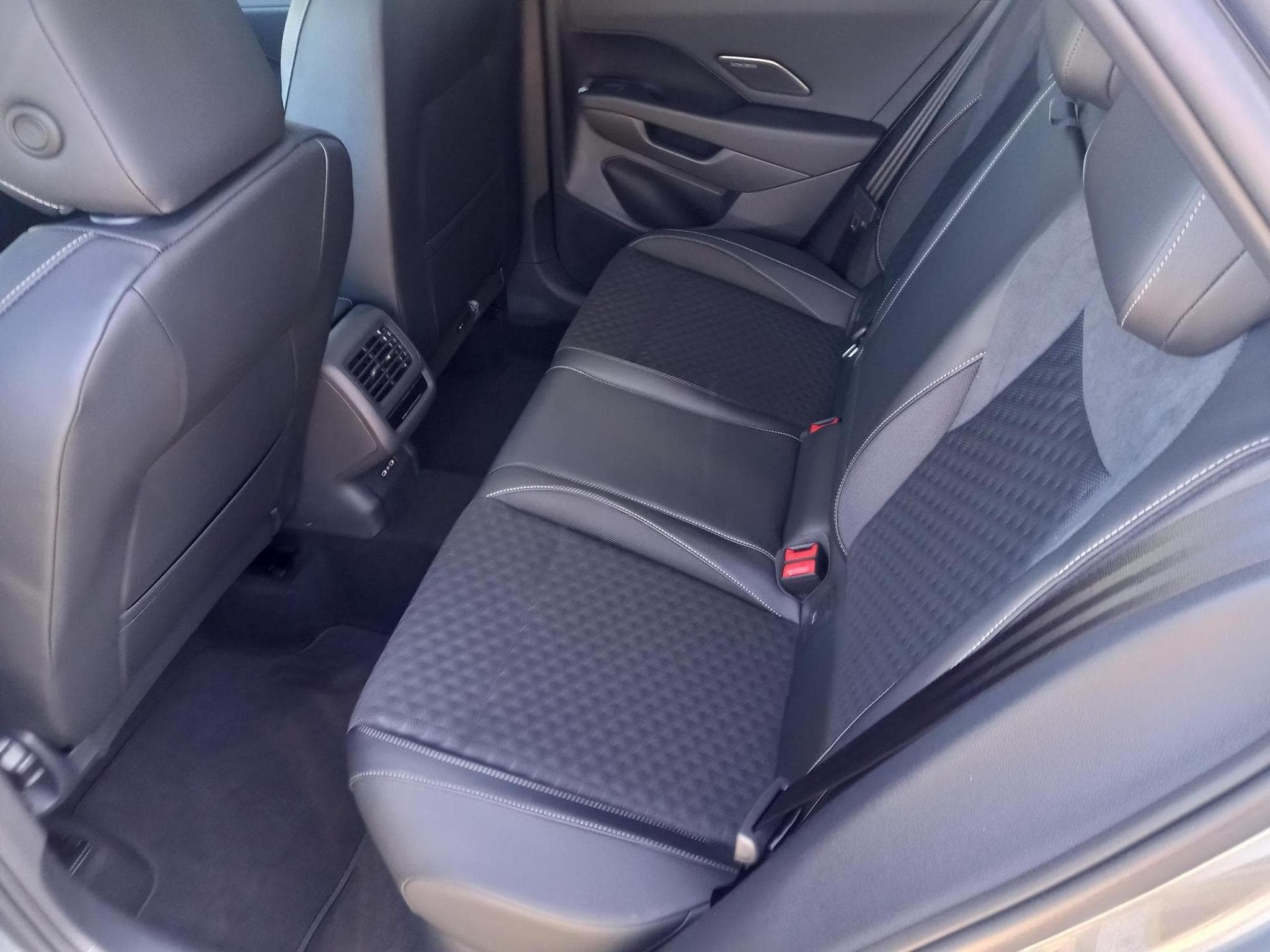 VW T-Roc R-Line 1.5 eTSI (2026) - Photo 4