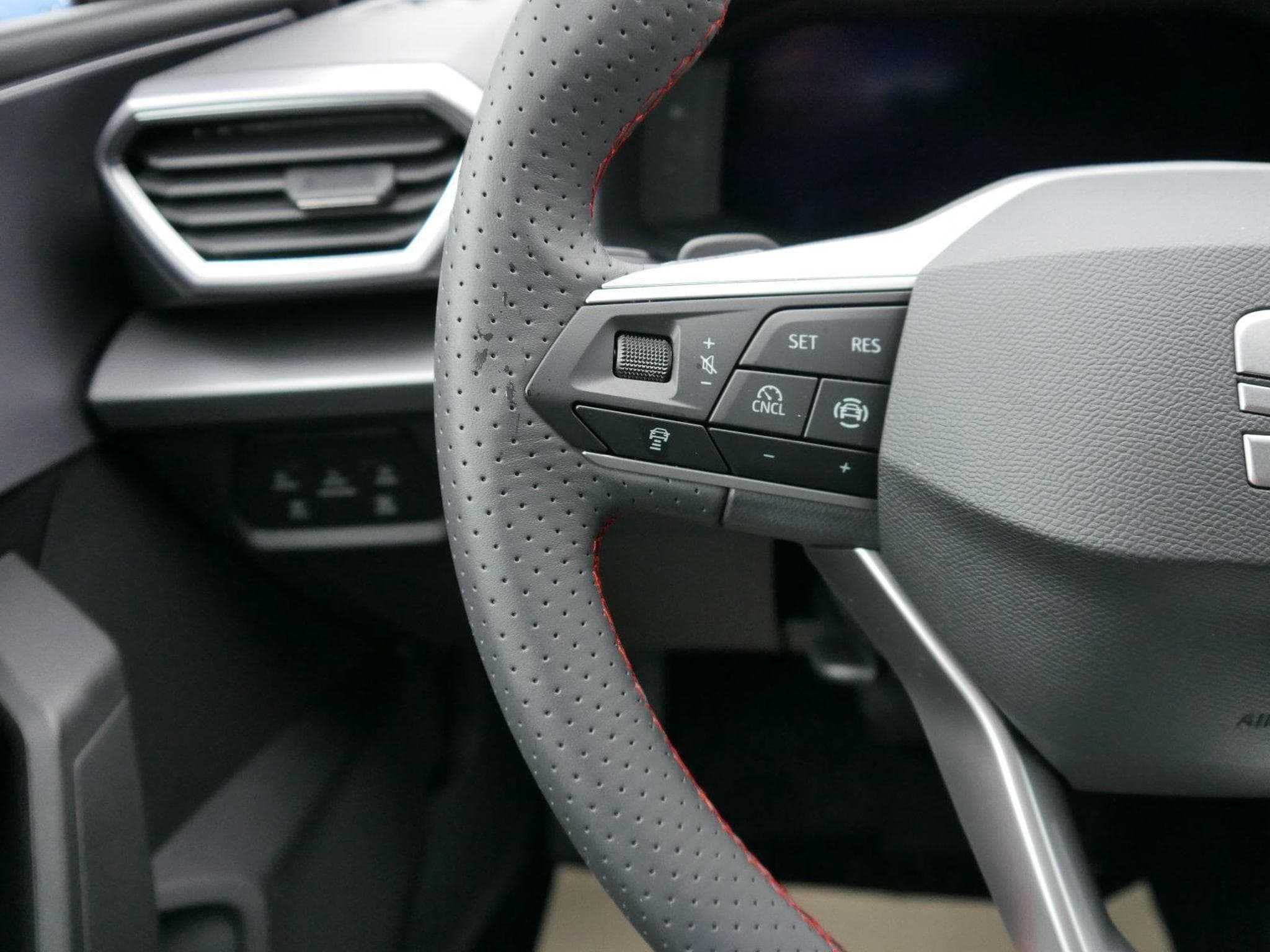 Seat Leon FR 2.0 TDI (2025) - Photo 13