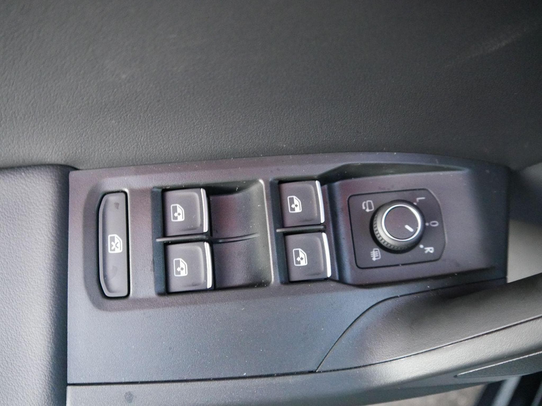 Seat Leon FR 1.5 eTSI (2025) - Photo 14