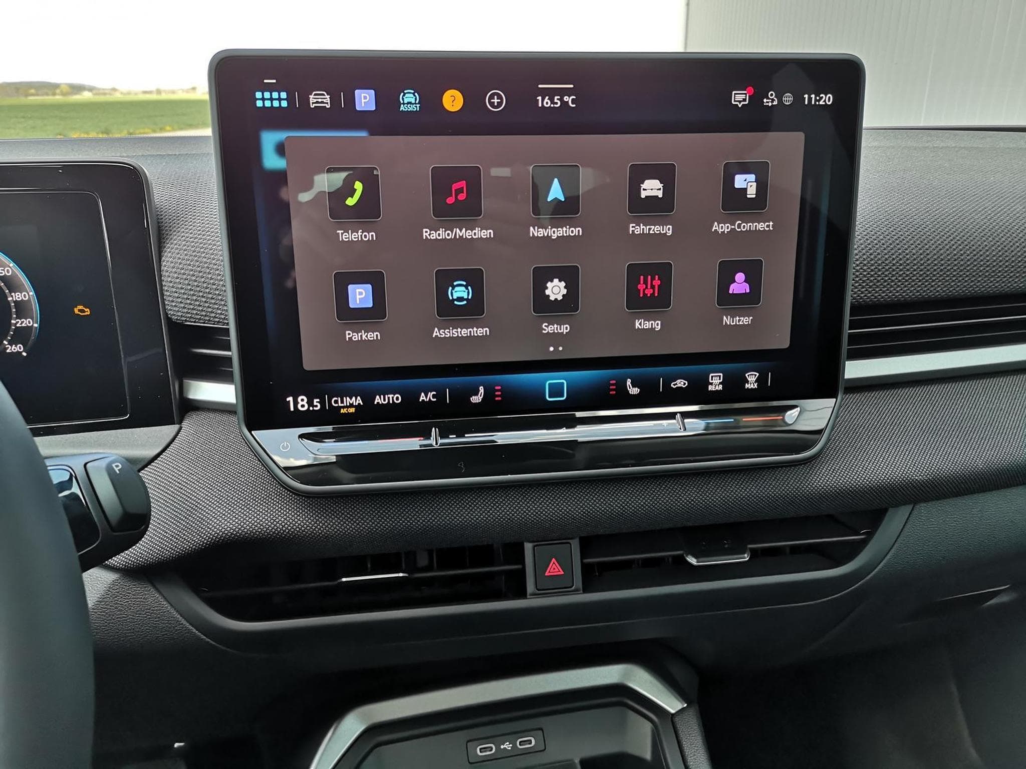 VW T-Roc 1.5 eTSI 110 kW Life (2026) - Photo 7