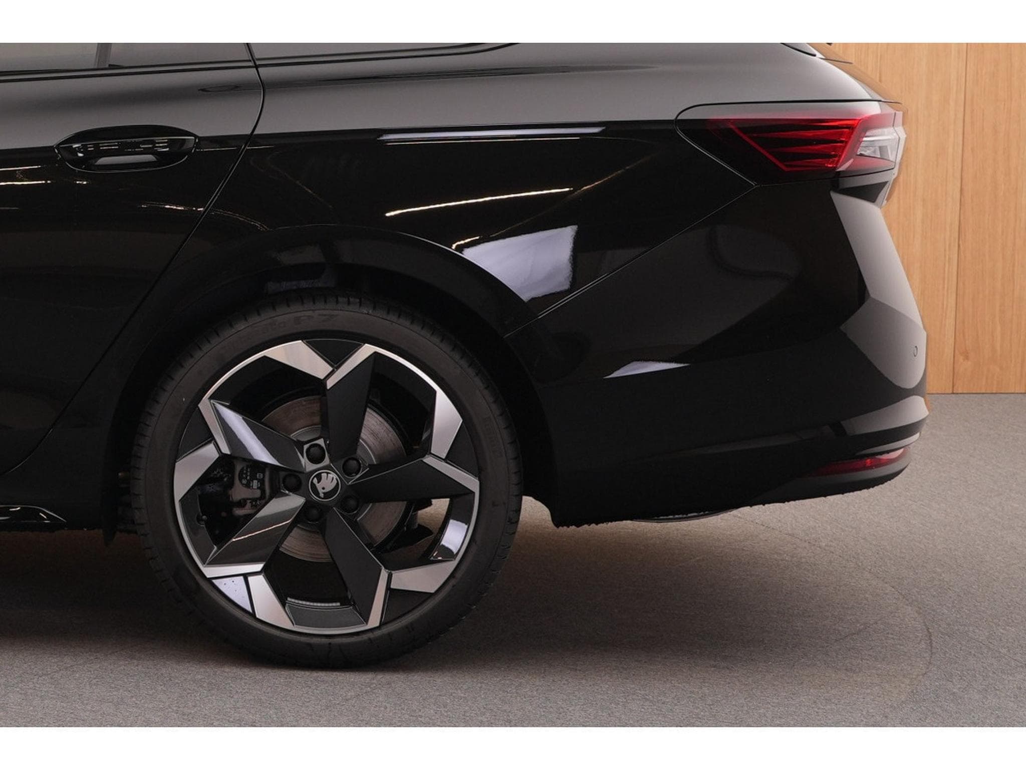 Skoda Superb Combi Sportline 2.0 TSI DSG7 150kW-204CV - Attelage - DCC+ - (2025) - Photo 14