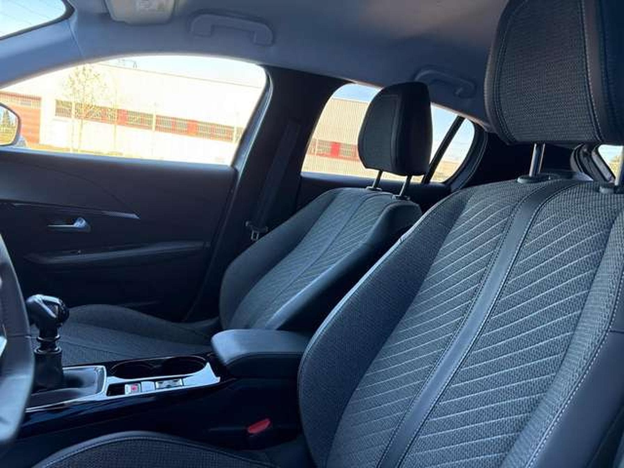 Peugeot 208 208 PureTech 100 Allure (2025) - Photo 5