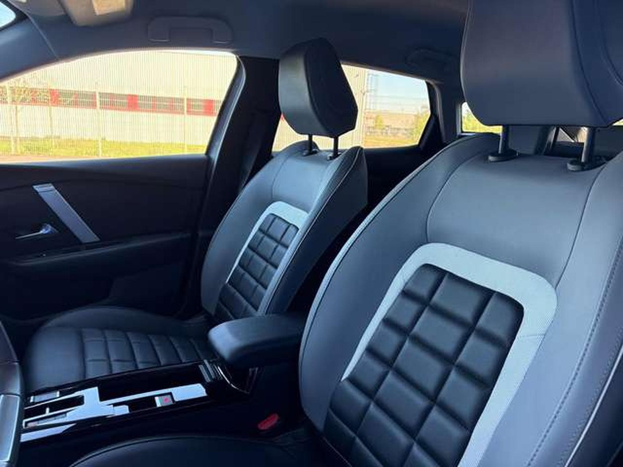 Citroen C4 NEW C4 PURETECH 130 EAT8 MAX (2025) - Photo 6