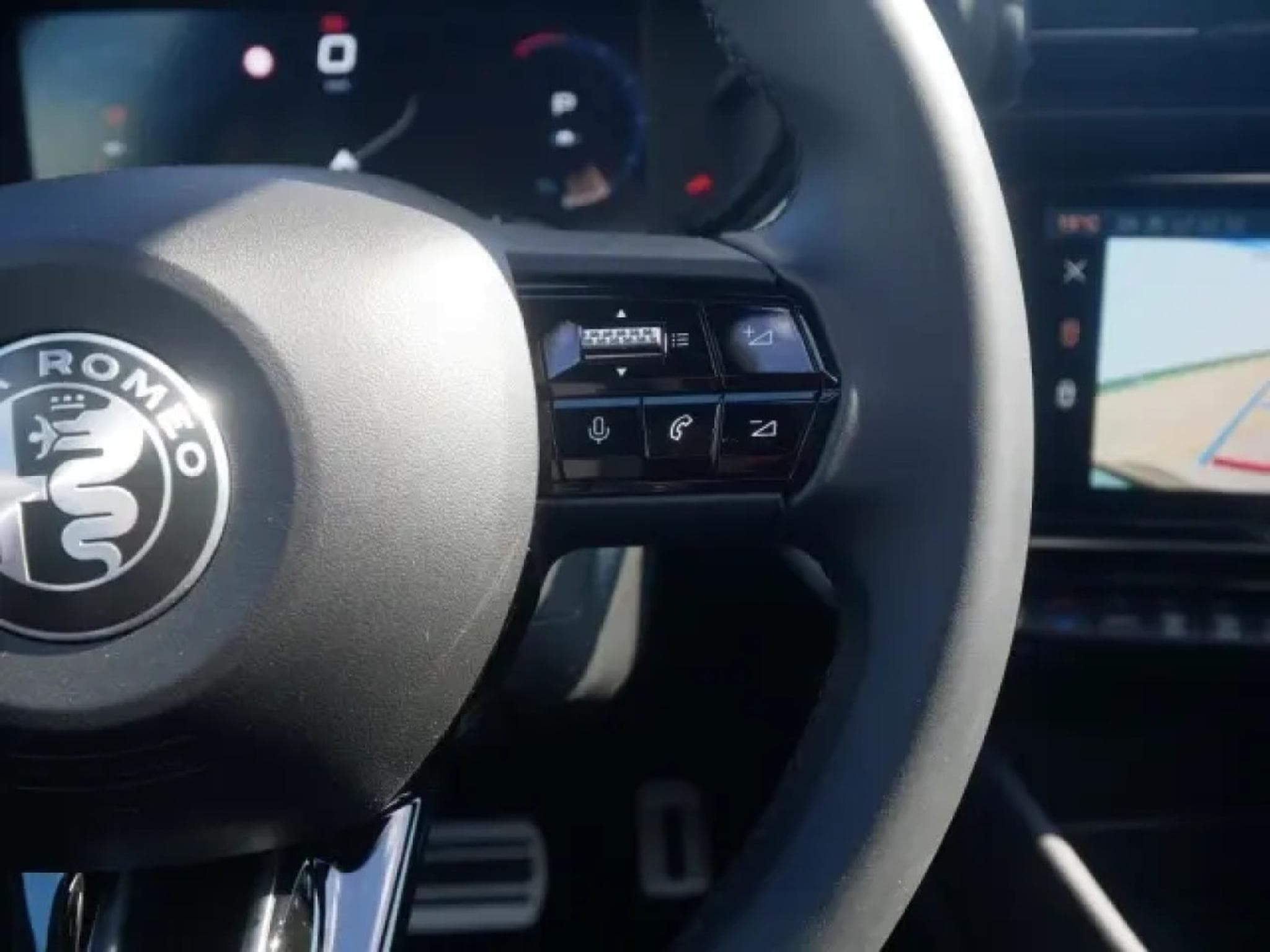 Alfa-Romeo Junior IBRIDA TI 1.2 VGT (2026) - Foto 16