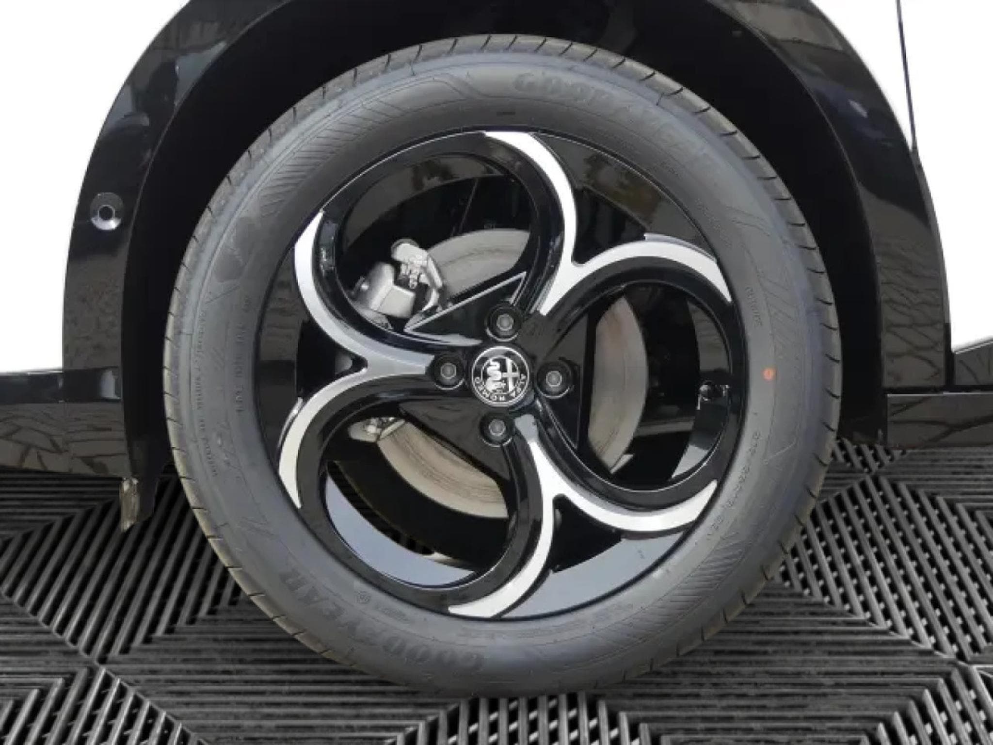 Alfa-Romeo Junior IBRIDA TI 1.2 VGT (2026) - Foto 24