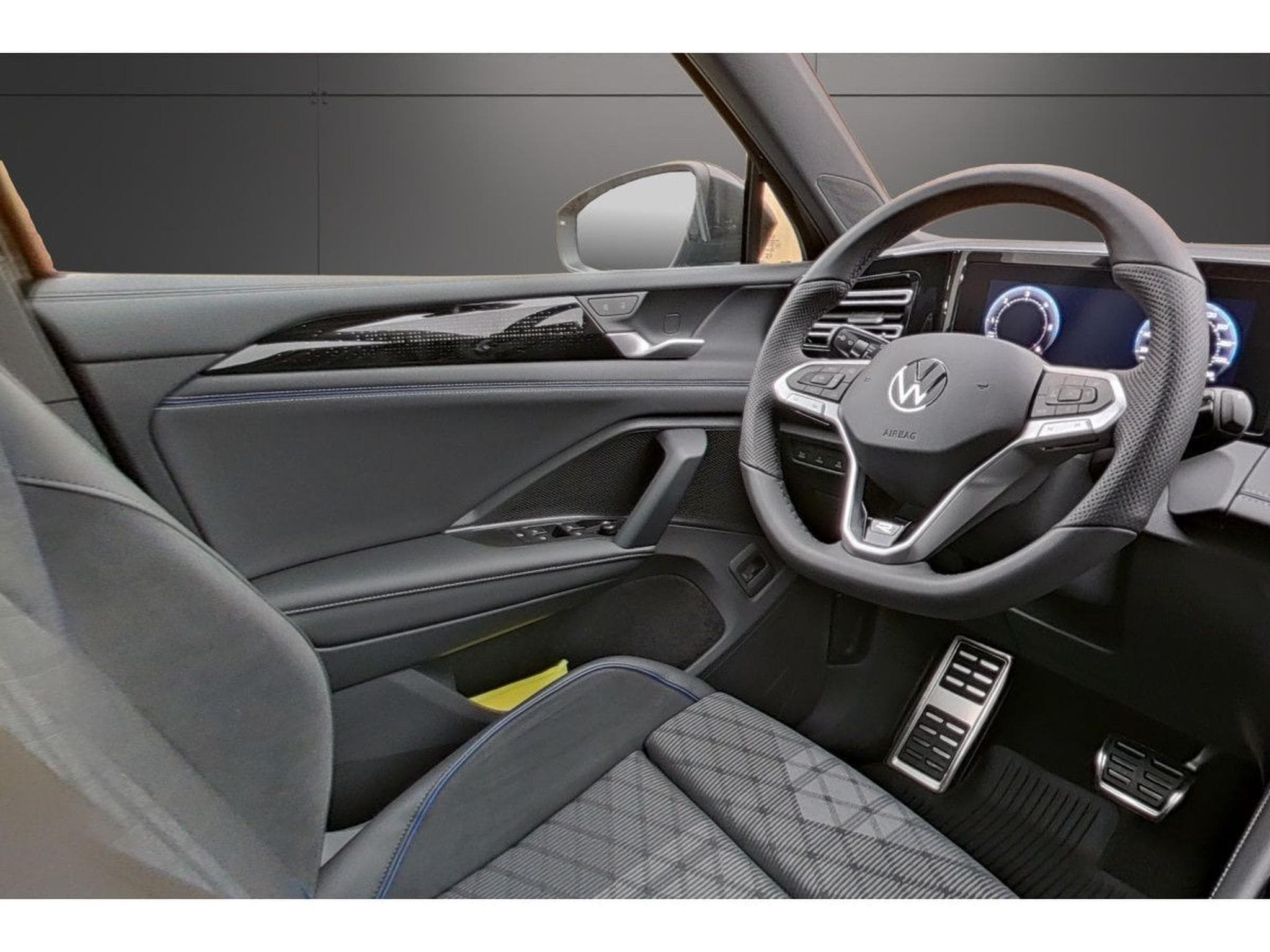 VW Tiguan Tiguan 2.0 TDI/DSG/4Motion R-Line/ AHK/Pano/360°/Keyless/SPO (2025) - Photo 5