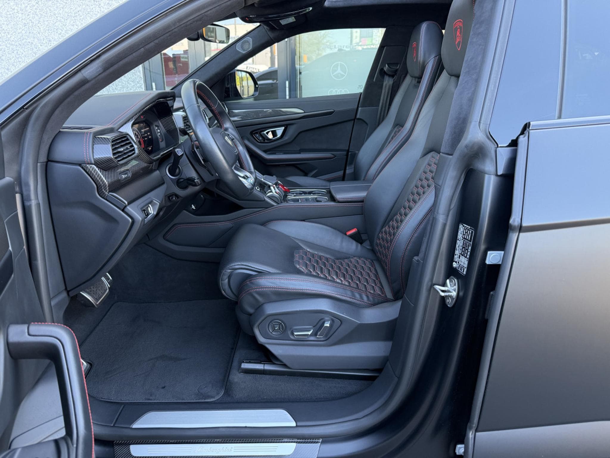 Lamborghini Urus 4.0 V8 Auto./PANO/22/360°/HUD/CARBON/VOLL (2021) - Photo 10