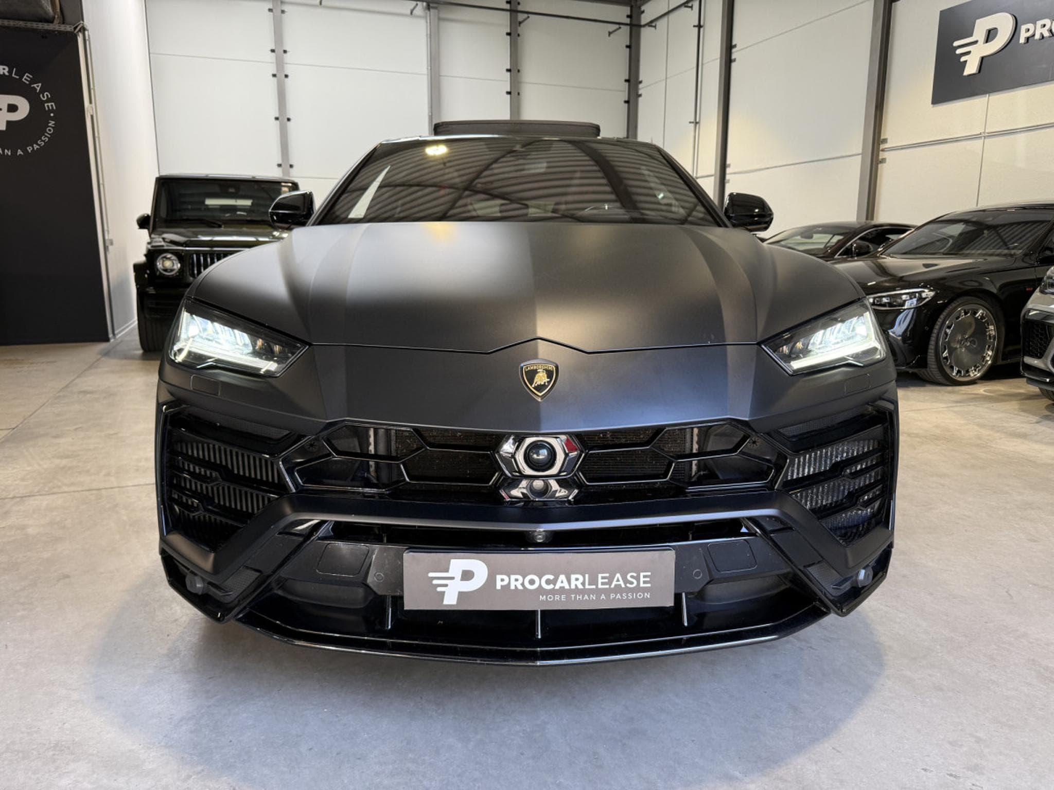 Lamborghini Urus 4.0 V8 Auto./PANO/22/360°/HUD/CARBON/VOLL (2021) - Photo 2