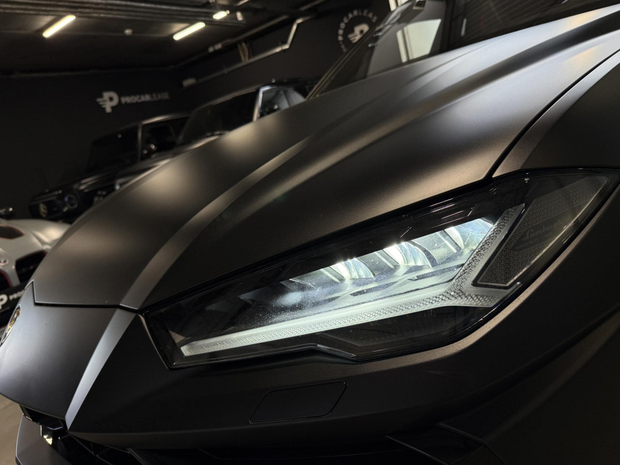 Lamborghini Urus 4.0 V8 Auto./PANO/22/360°/HUD/CARBON/VOLL (2021) - Photo 22