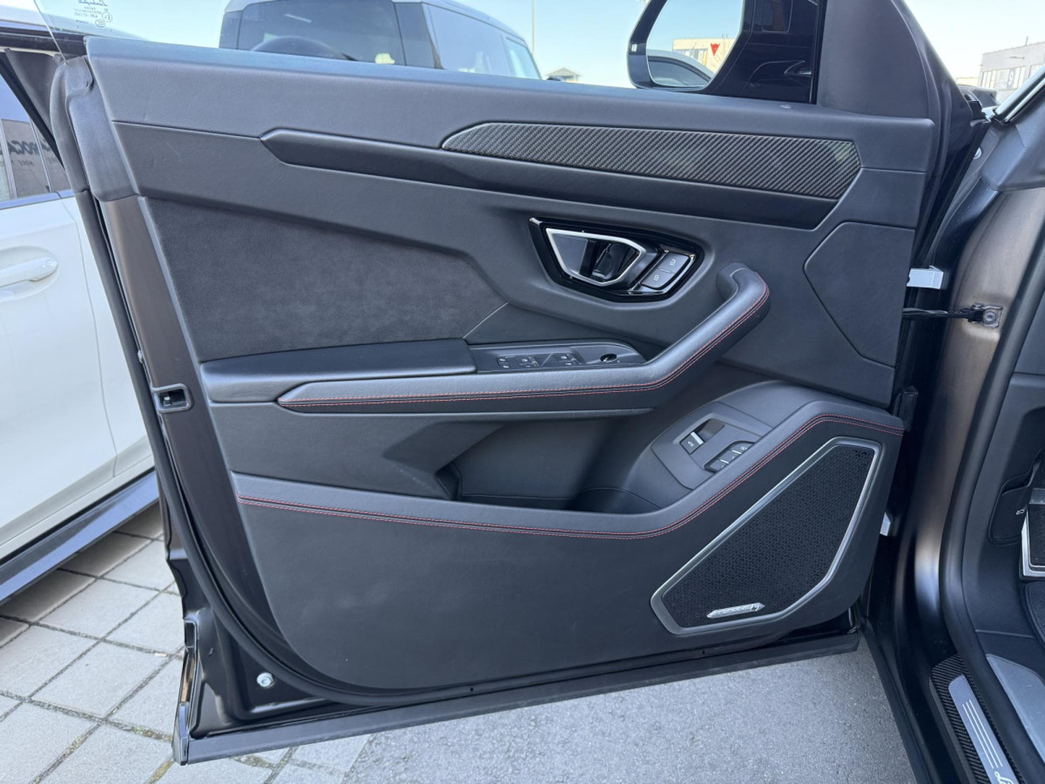Lamborghini Urus 4.0 V8 Auto./PANO/22/360°/HUD/CARBON/VOLL (2021) - Photo 23