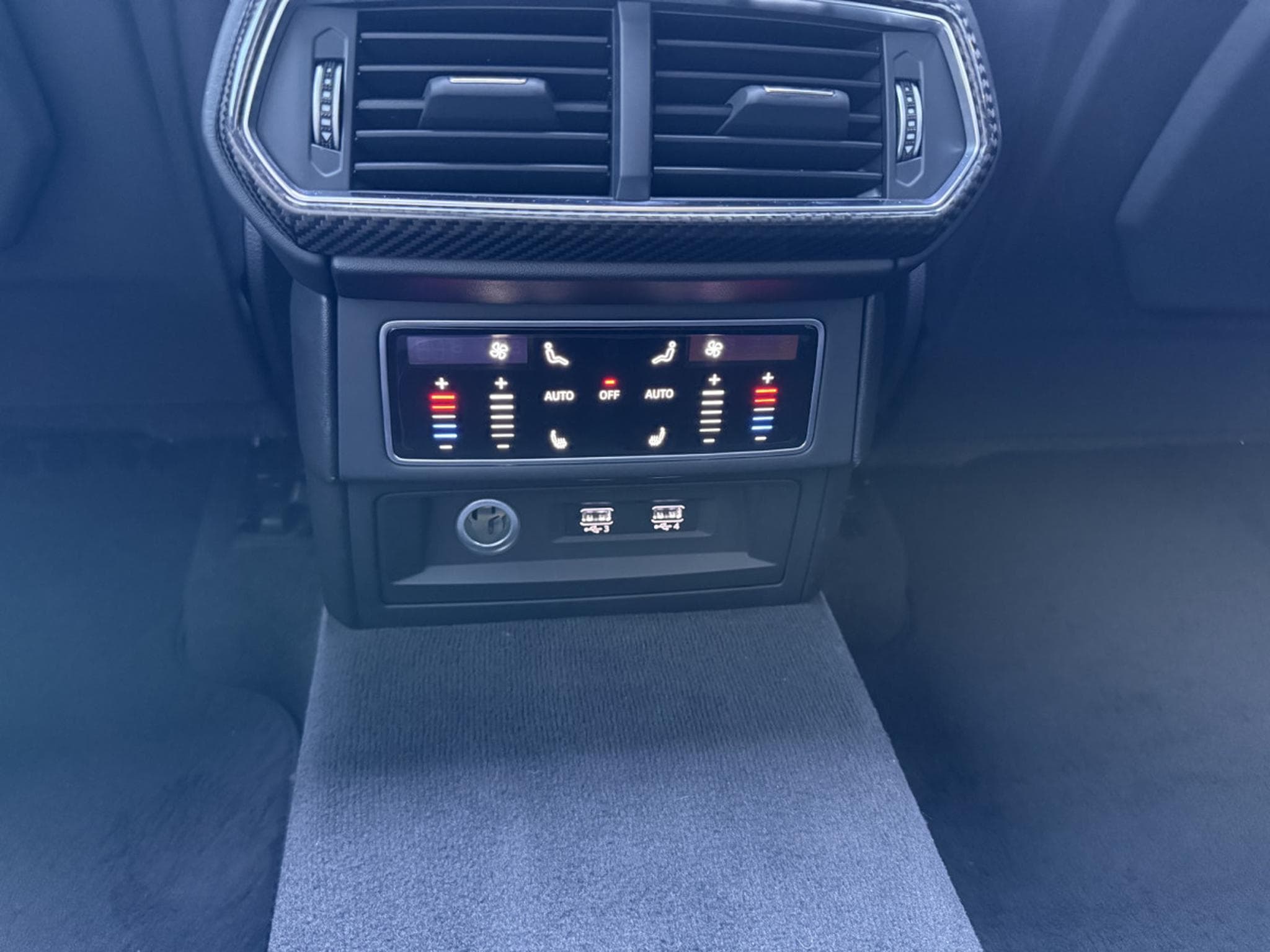 Lamborghini Urus 4.0 V8 Auto./PANO/22/360°/HUD/CARBON/VOLL (2021) - Photo 25