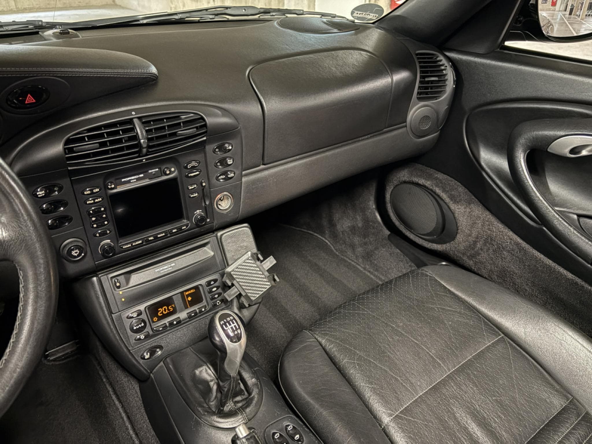 Porsche 911 CARRERA 4 CABRIOLET 3.4 FLAT6 / BVM (2000) - Photo 19