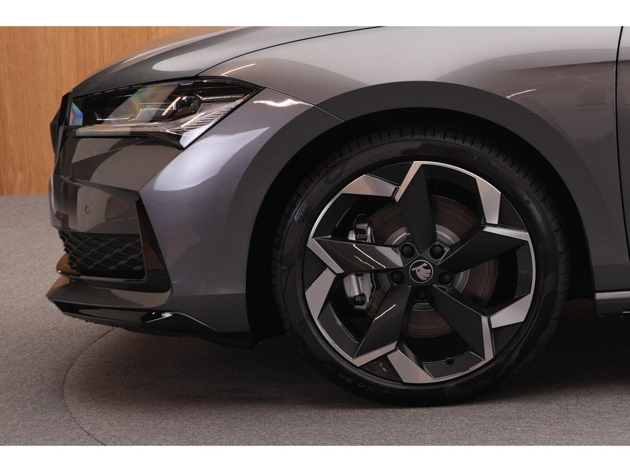 Skoda Superb Combi Sportline 2.0 TDI DSG7 110kW-150CV - DCC+ - Attelage - (2025) - Foto 11