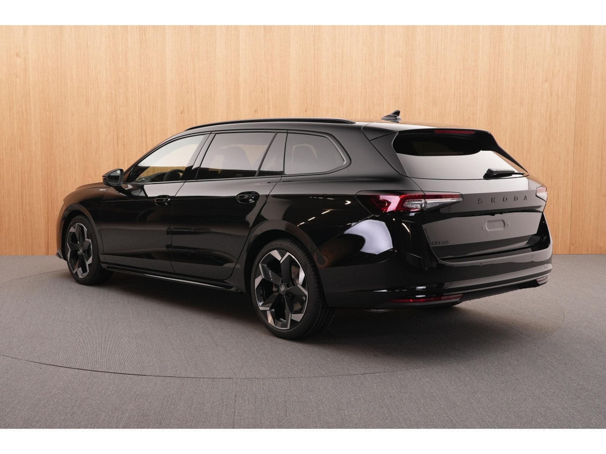 Skoda Superb Combi Sportline 2.0 TDI 4x4 DSG7 142 kW-193CV - Garantie 5 a (2025) - Foto 6