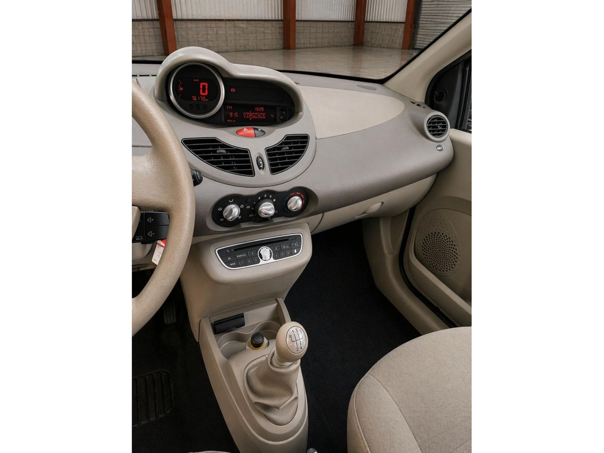Renault Twingo 1.2i 60 Authentique (2010) - Photo 5