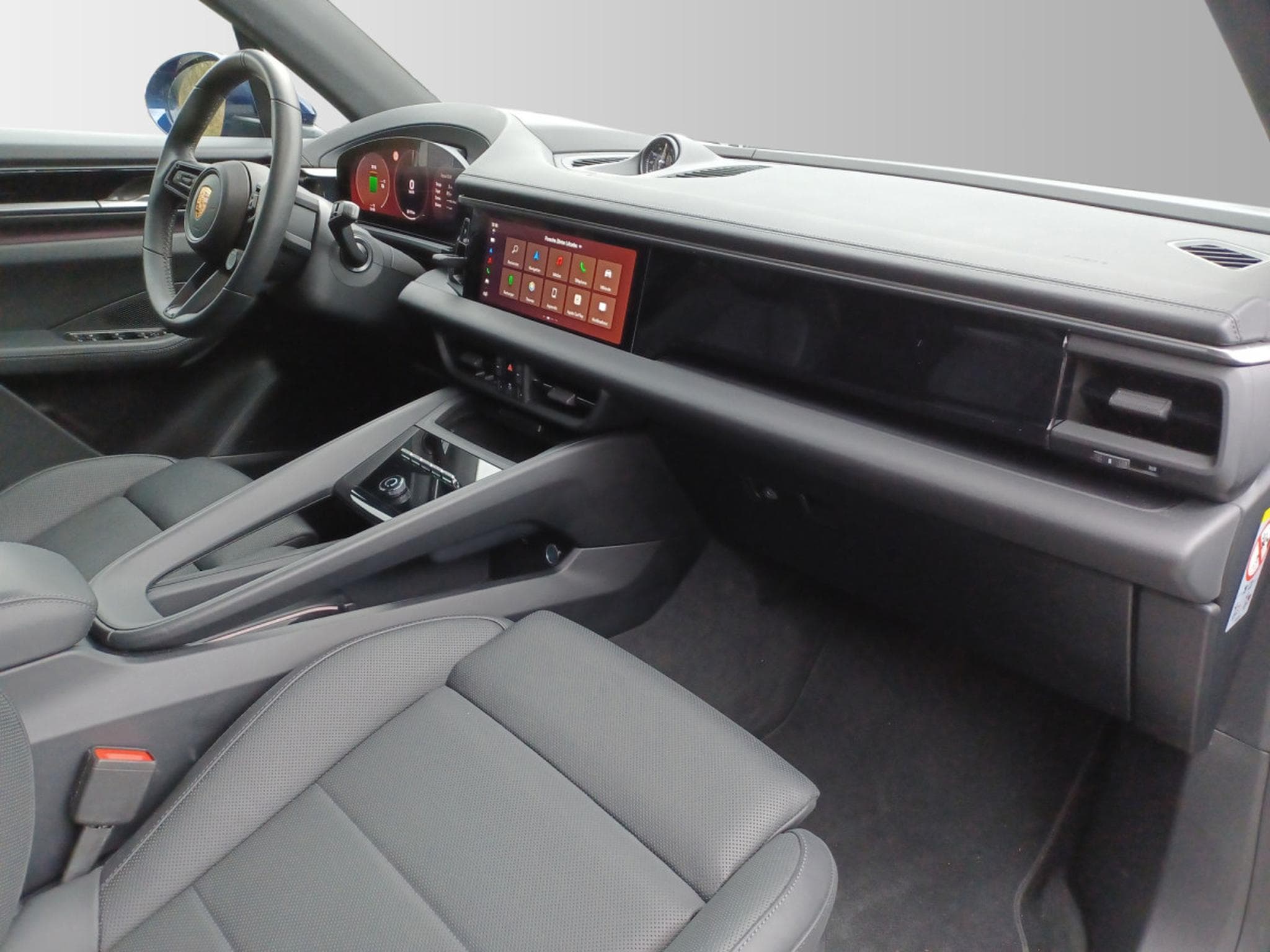 Porsche Macan 4 (2025) - Photo 12