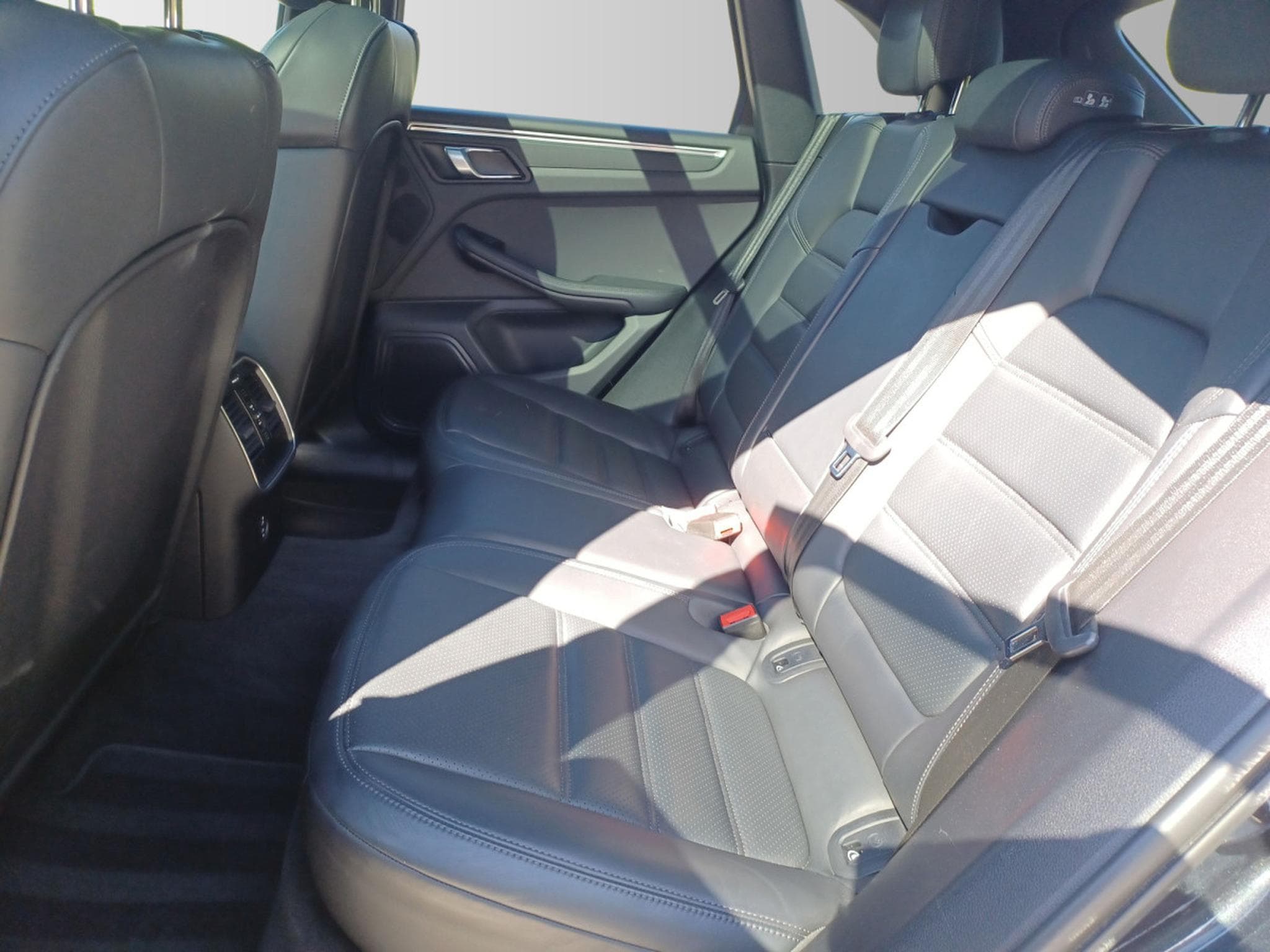 Porsche Macan 2.0 (2023) - Photo 14