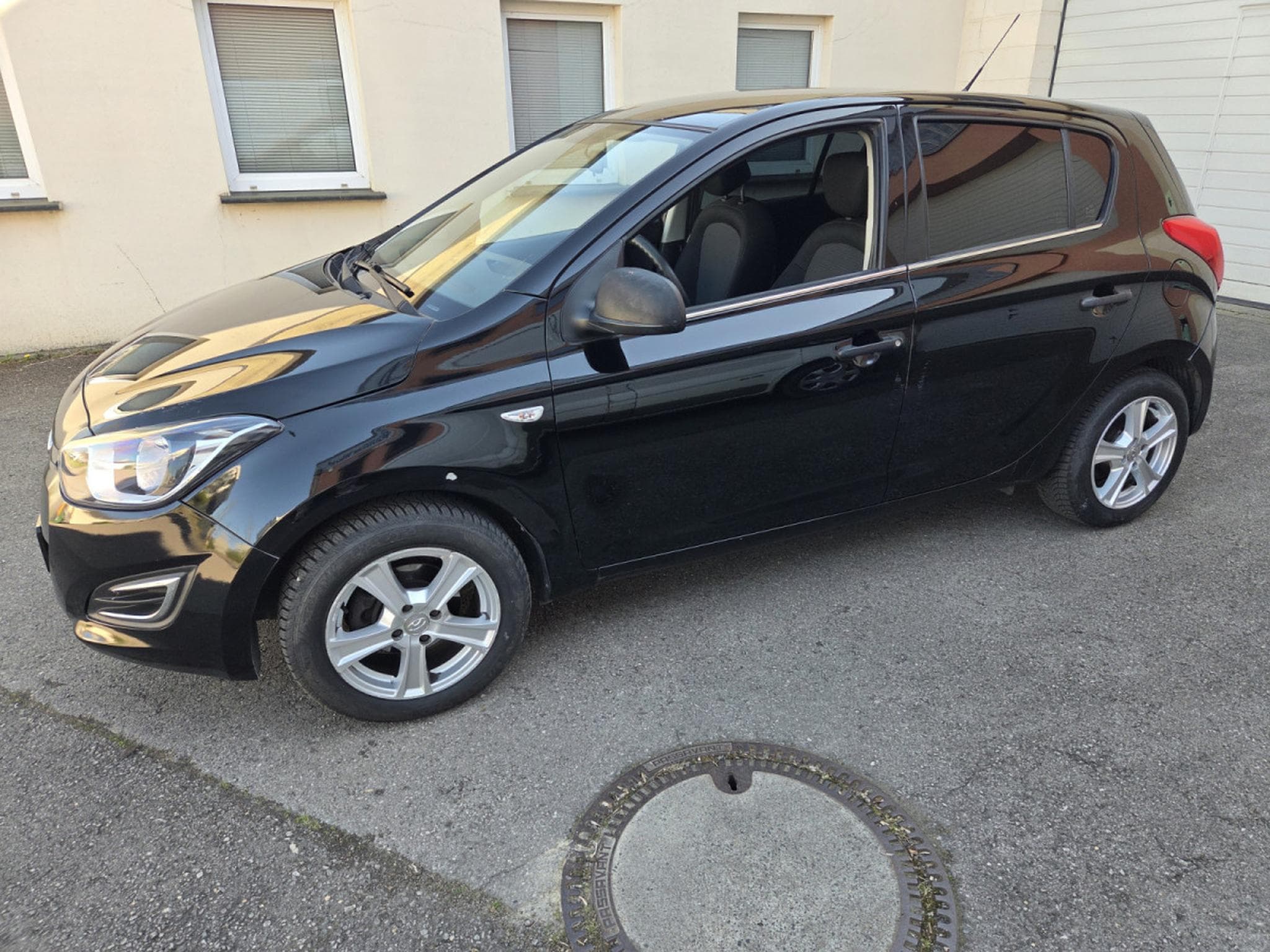 Hyundai i20 1.1 CRDI 75 CV Garantie 12 Mois (2012) - Photo 2